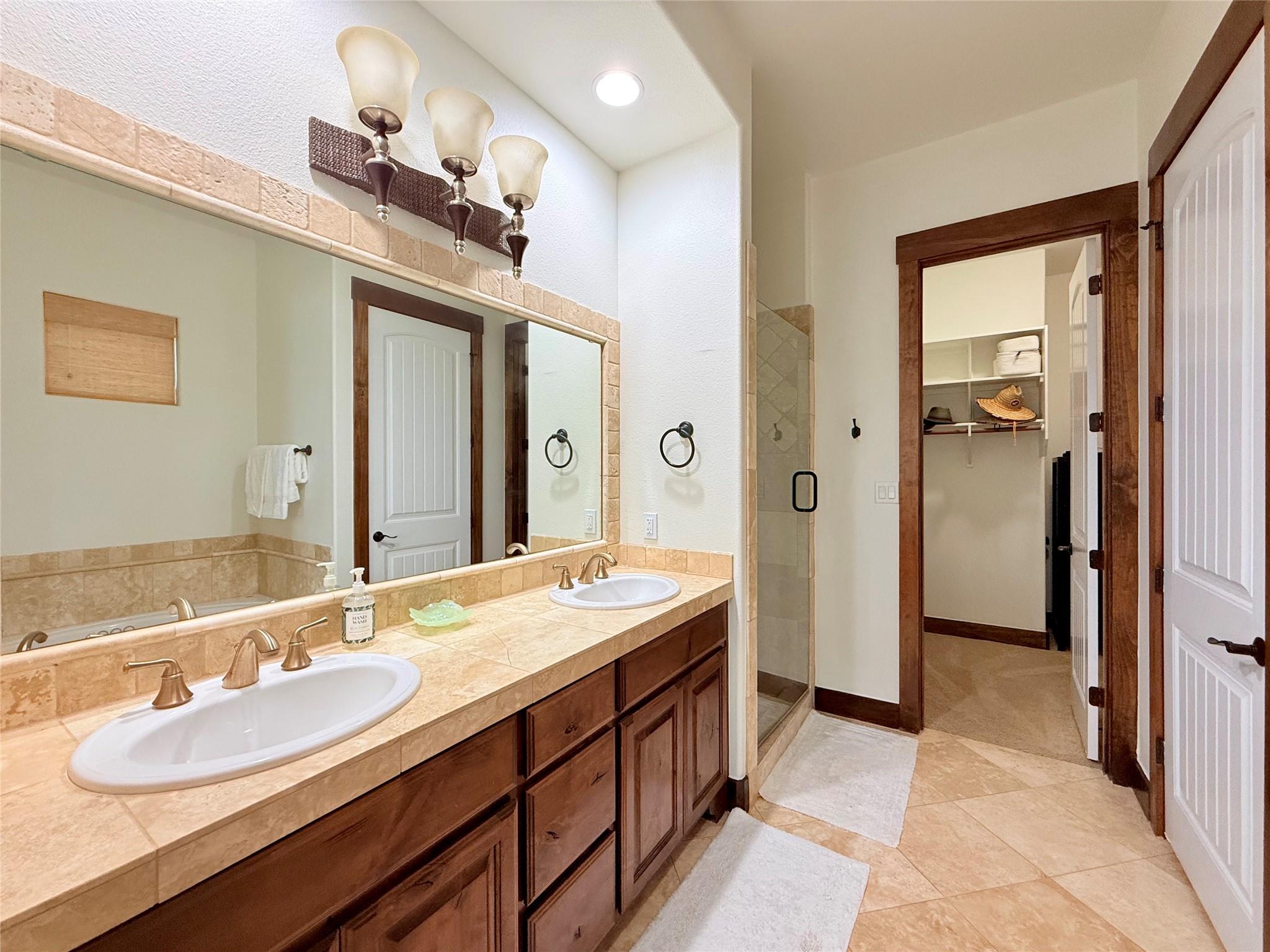 2804B Lohmans Ford Rd, Lago Vista, TX 78645