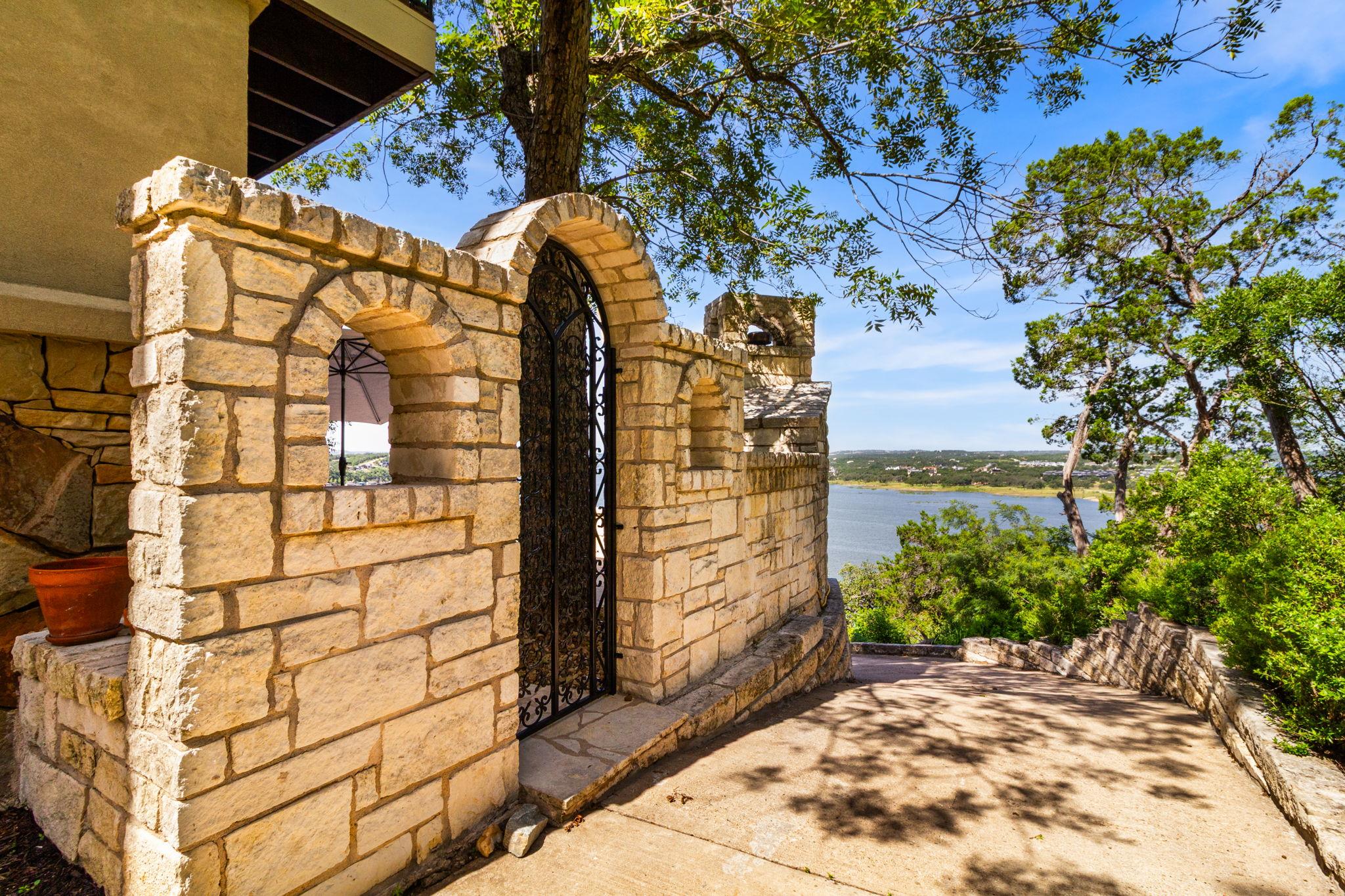 2804B Lohmans Ford Rd, Lago Vista, TX 78645