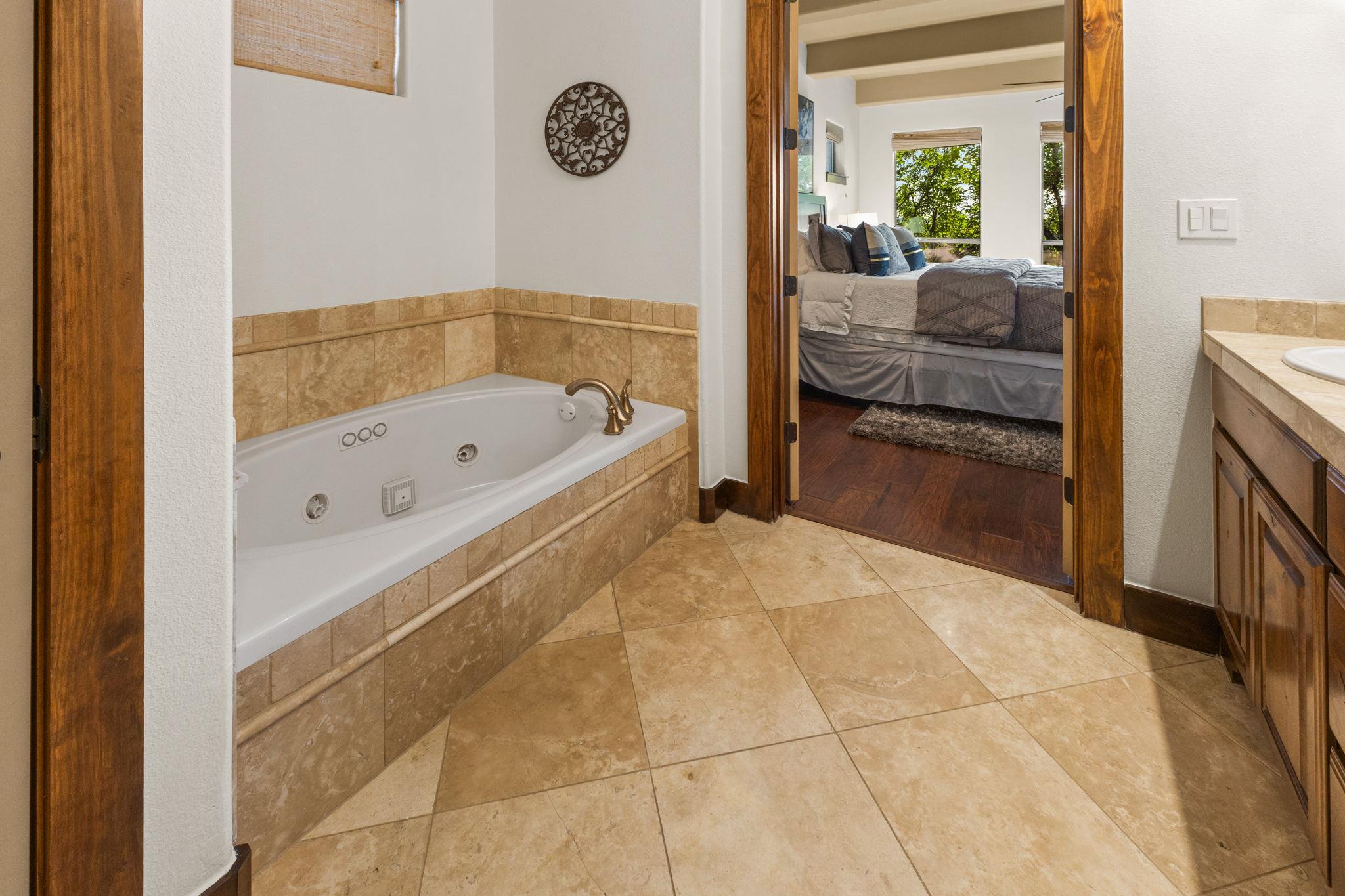 2804B Lohmans Ford Rd, Lago Vista, TX 78645