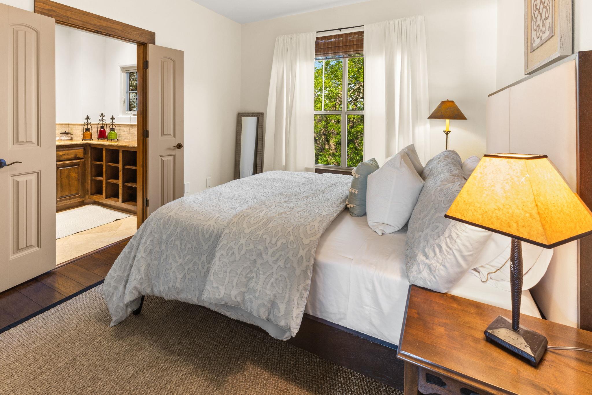 2804B Lohmans Ford Rd, Lago Vista, TX 78645