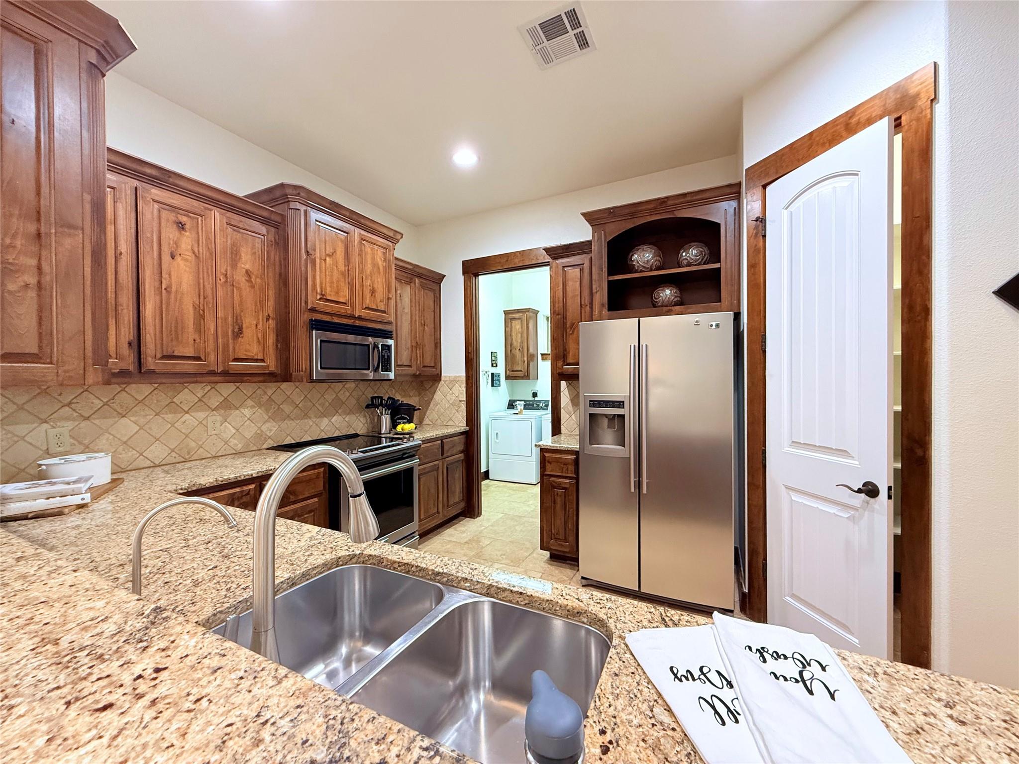 2804B Lohmans Ford Rd, Lago Vista, TX 78645