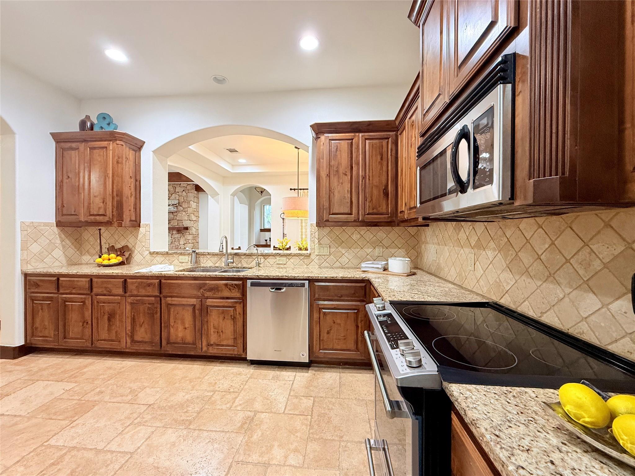 2804B Lohmans Ford Rd, Lago Vista, TX 78645