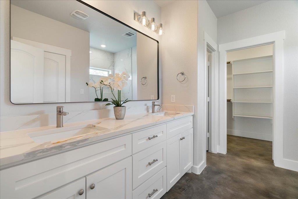 223 Timberline Dr, Burnet, TX 78611