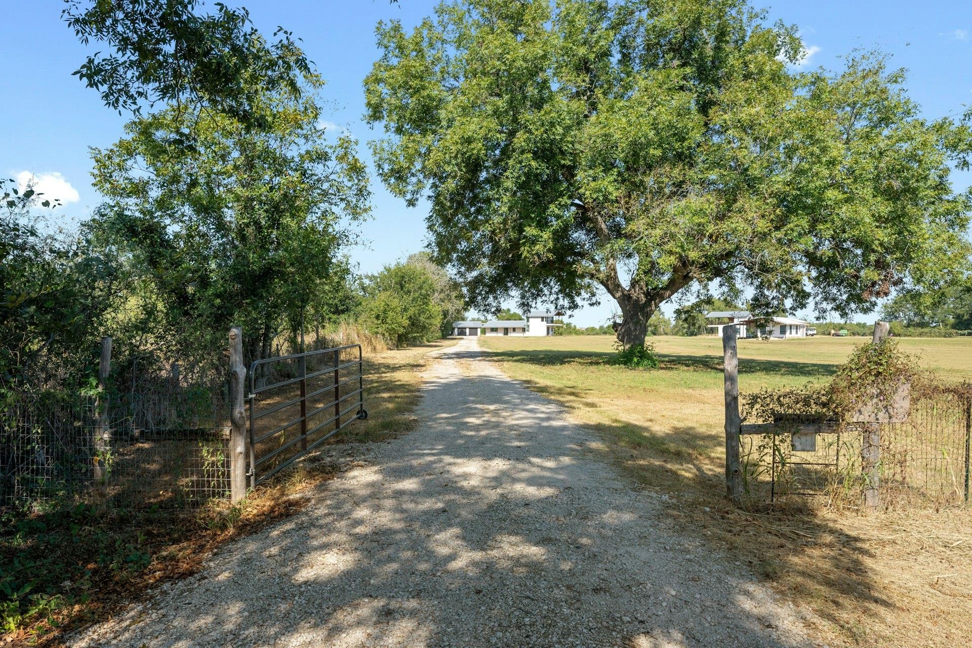1802 Man O War Dr, Del Valle, TX 78617