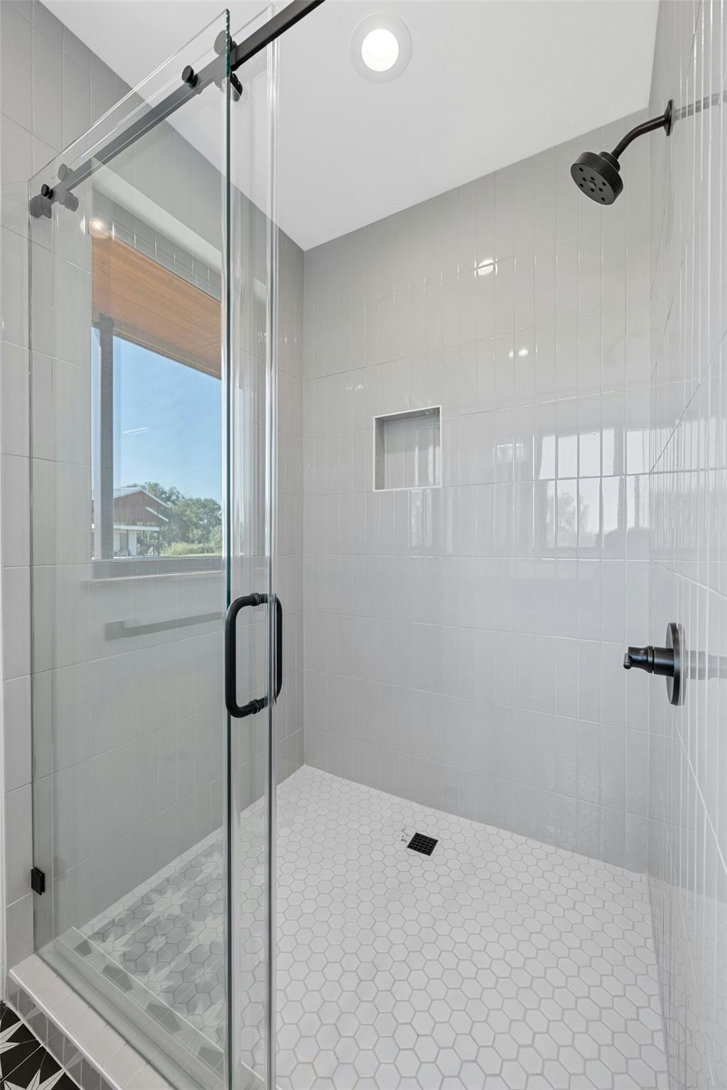 1802 Man O War Dr, Del Valle, TX 78617