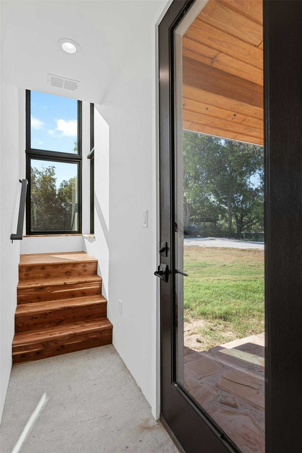 1802 Man O War Dr, Del Valle, TX 78617