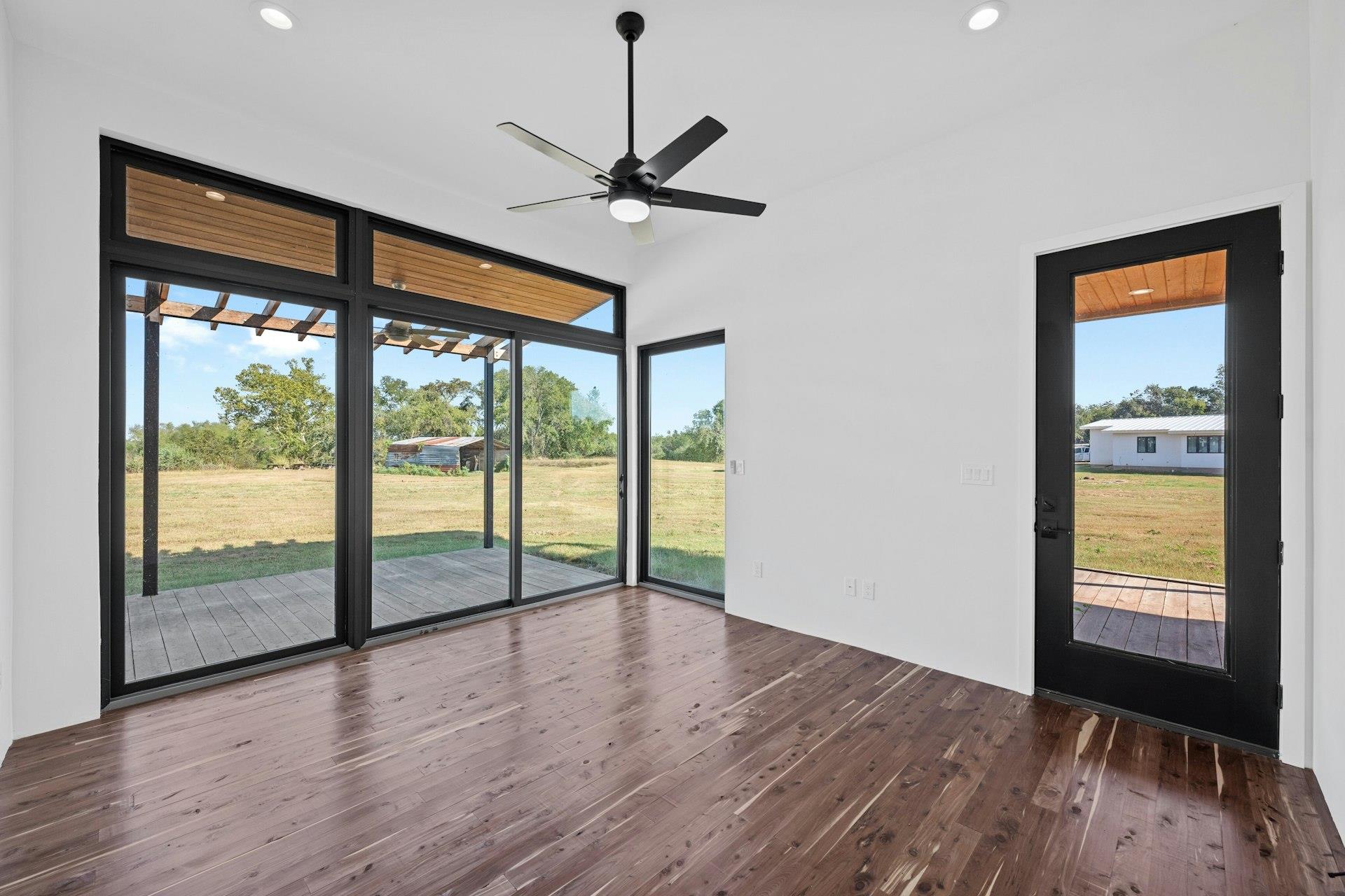 1802 Man O War Dr, Del Valle, TX 78617