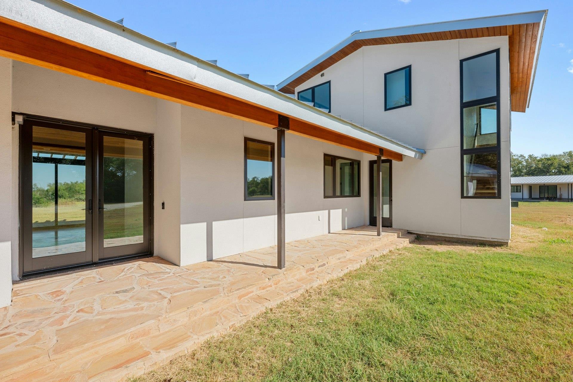 1802 Man O War Dr, Del Valle, TX 78617