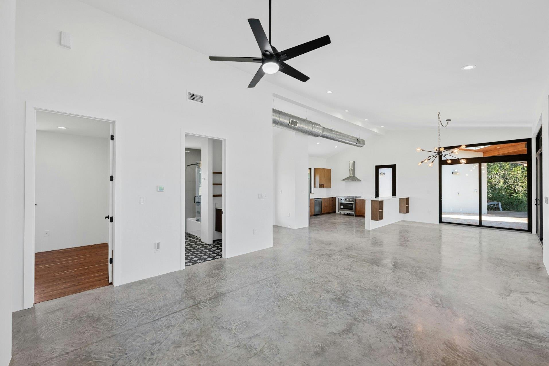 1802 Man O War Dr, Del Valle, TX 78617