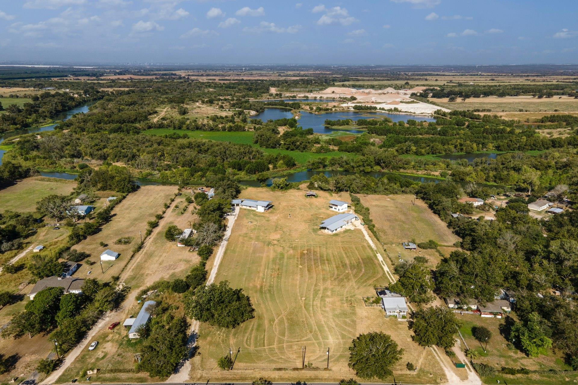 1802 Man O War Dr, Del Valle, TX 78617