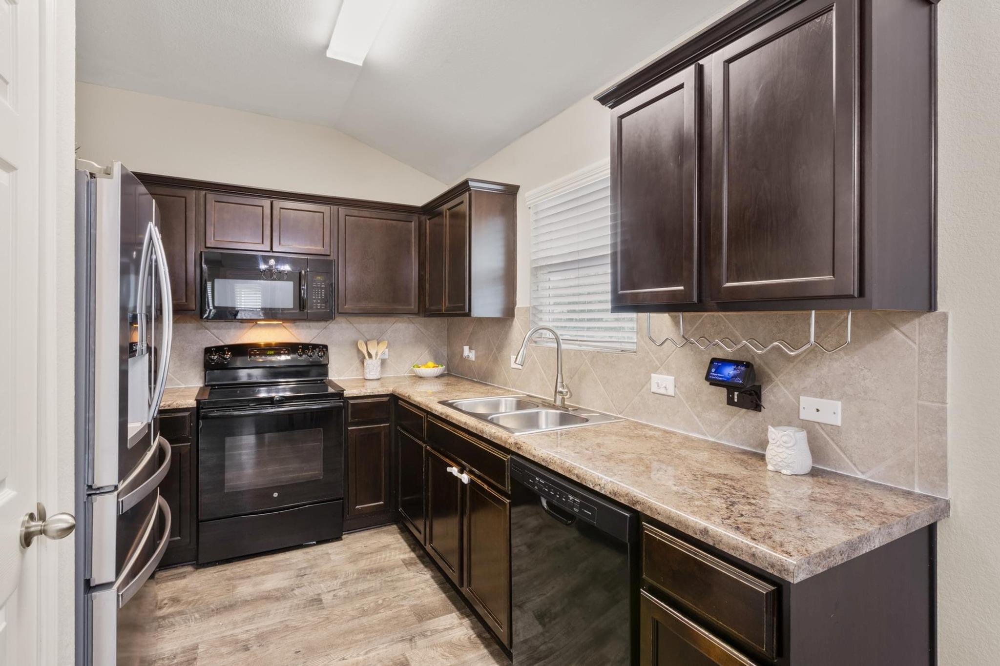 160 Cazador Dr, San Marcos, TX 78666