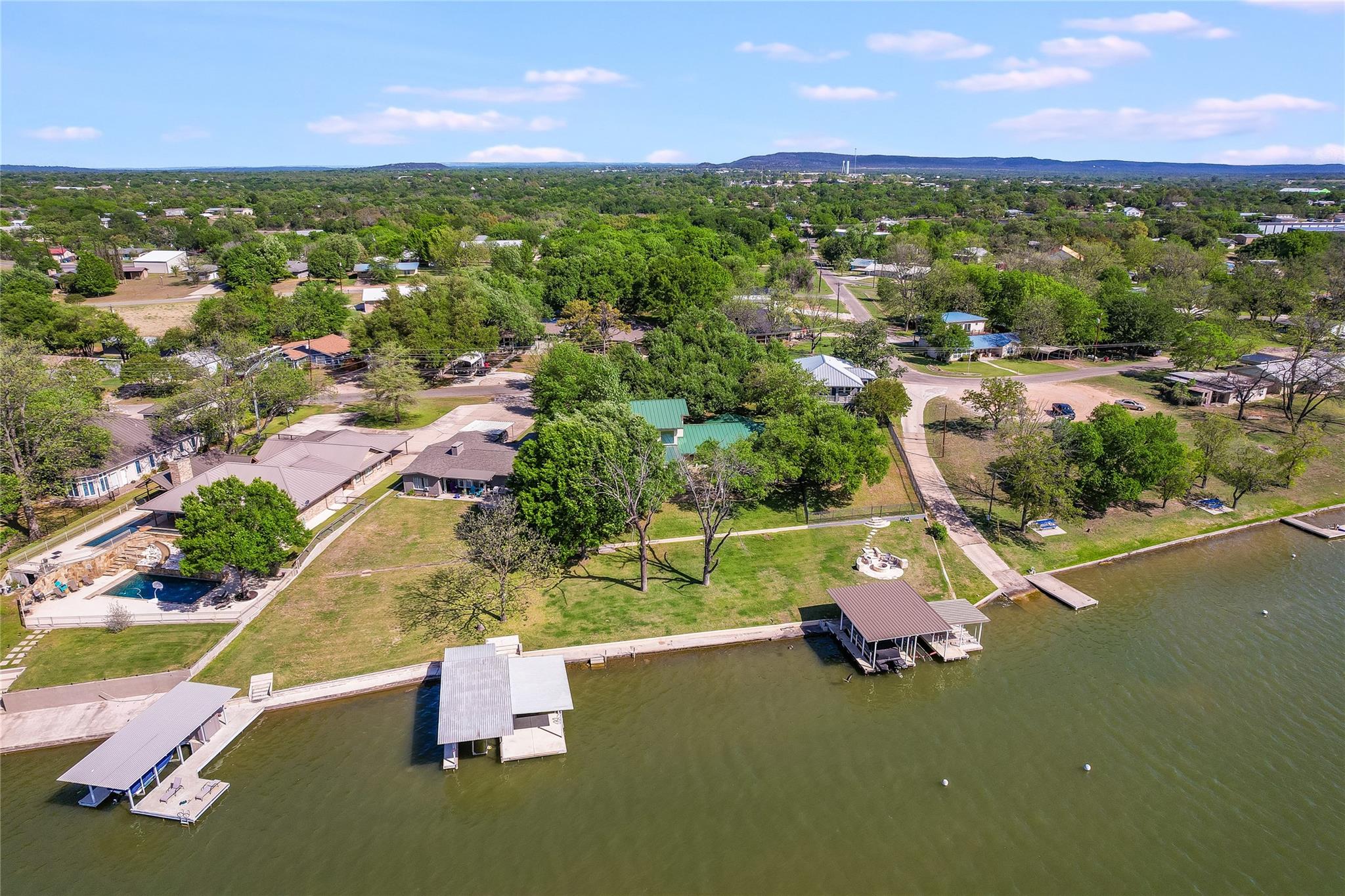 1704 Bluebonnet Ln, Kingsland, TX 78639