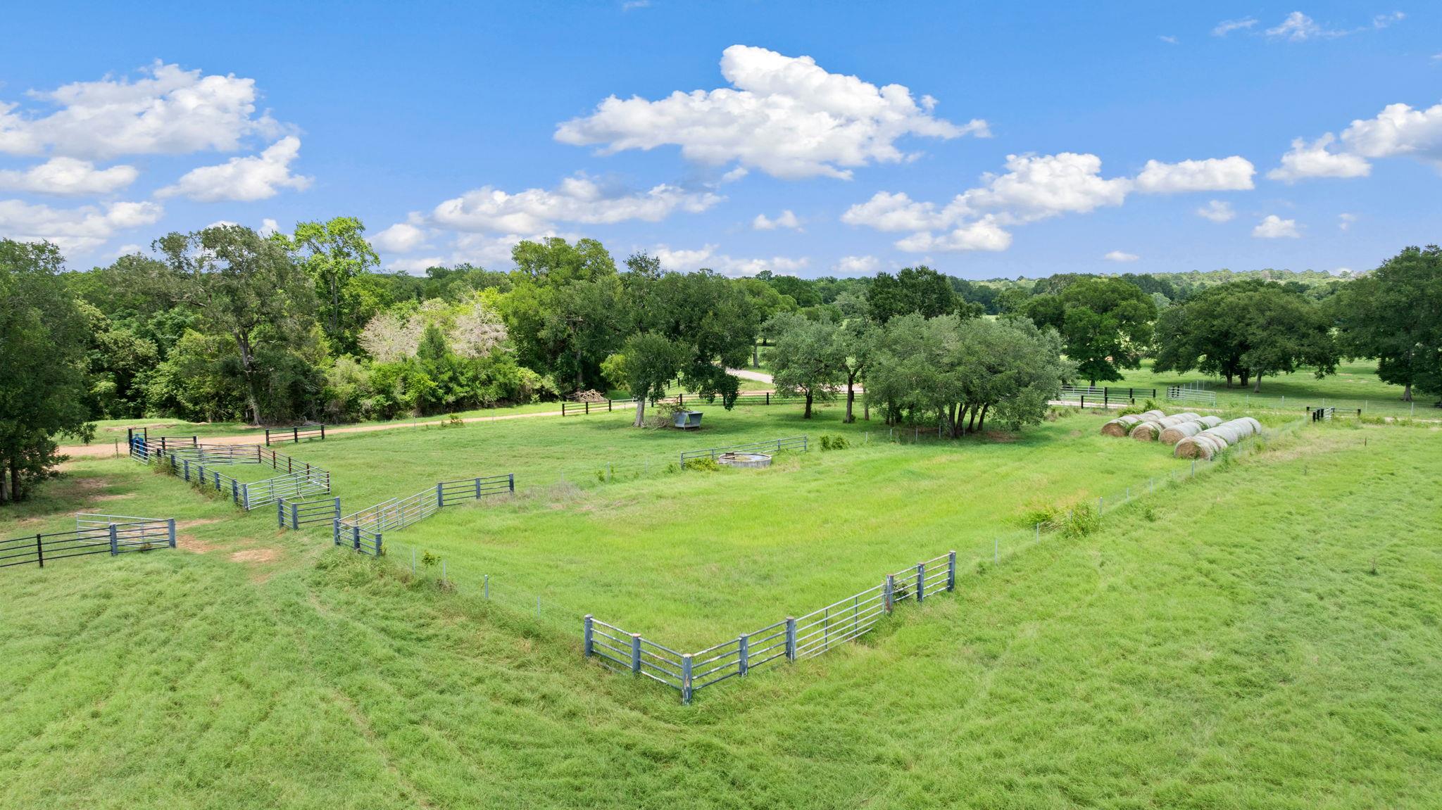 1010 Saint Delight Rd, Paige, TX 78659