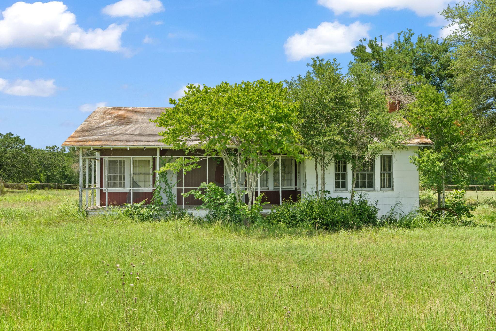 1010 Saint Delight Rd, Paige, TX 78659