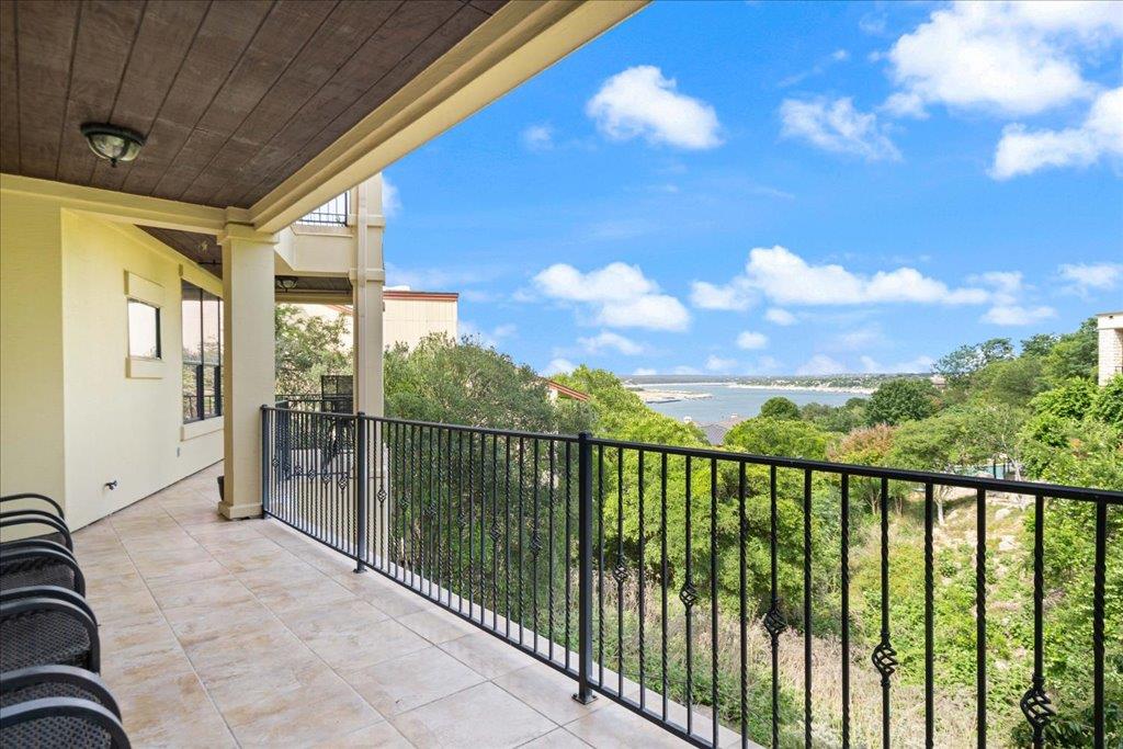 807 Mariner, Lakeway, TX 78734