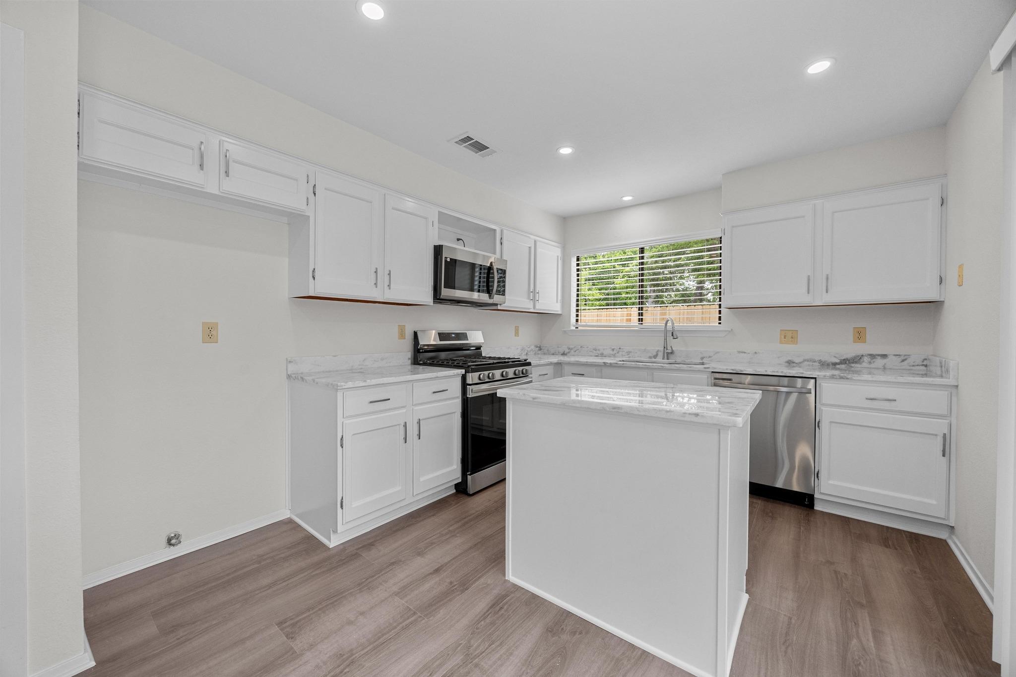 5225 LANGWOOD Dr, Austin, TX 78754