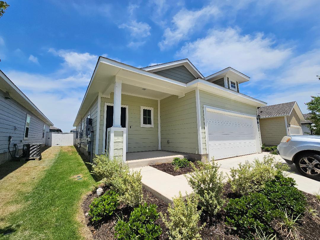 110 Bluestem Dr, Elgin, TX 78621
