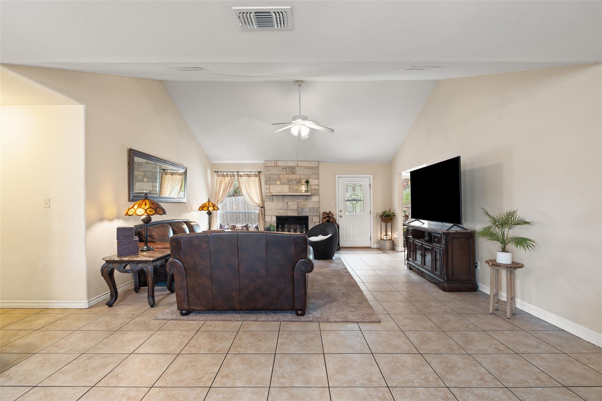 22305 Shotts Dr, Spicewood, TX 78669