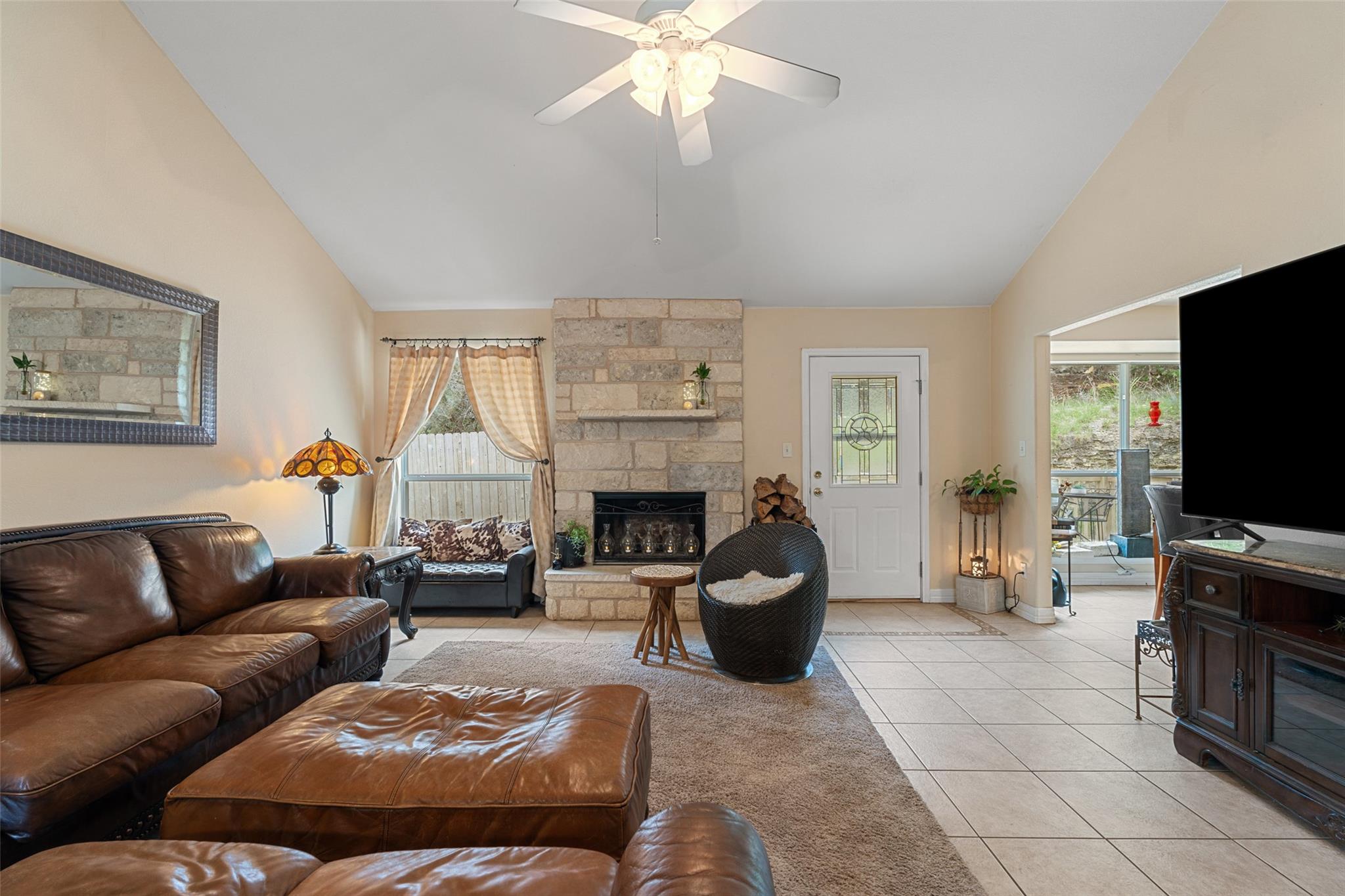 22305 Shotts Dr, Spicewood, TX 78669