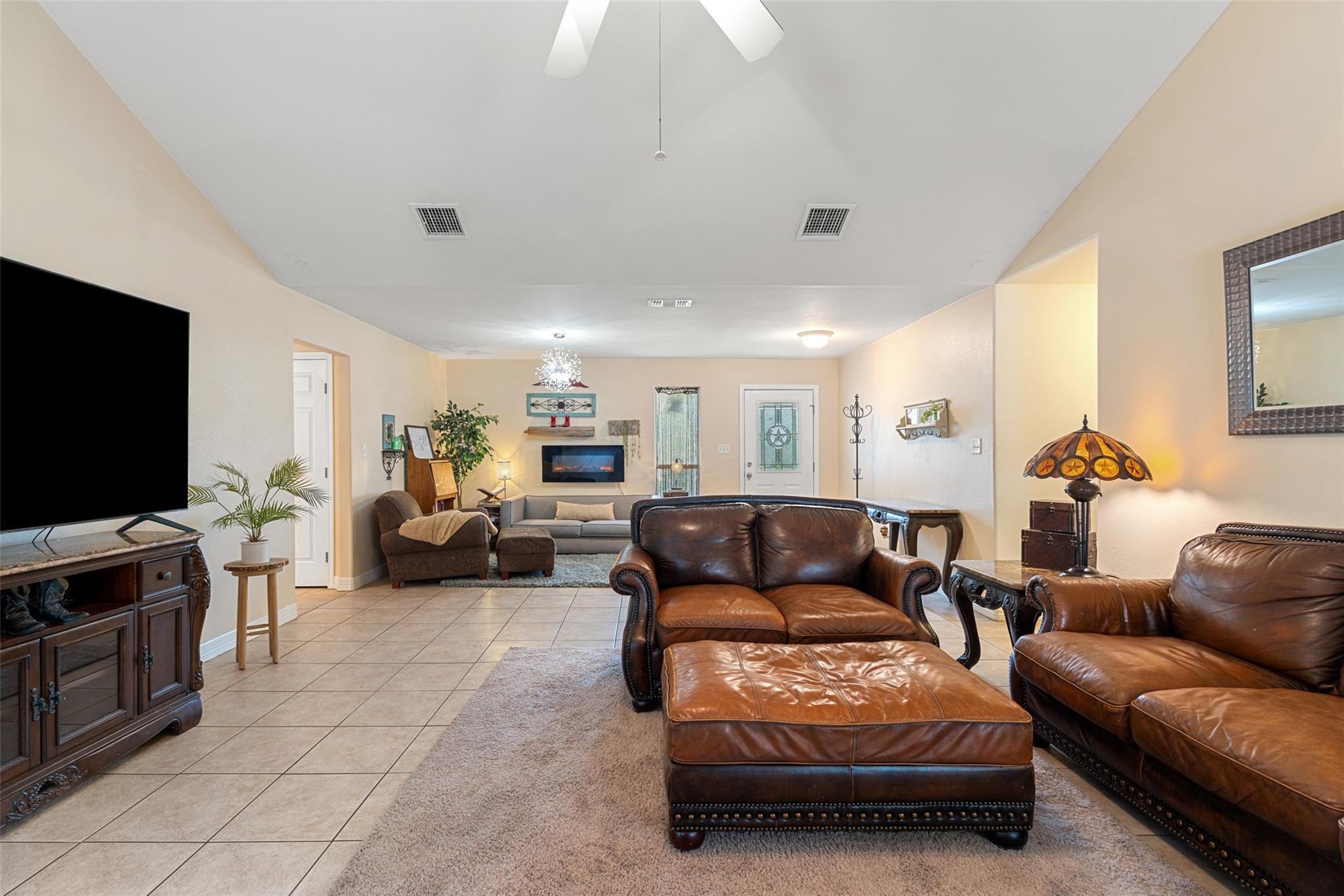 22305 Shotts Dr, Spicewood, TX 78669