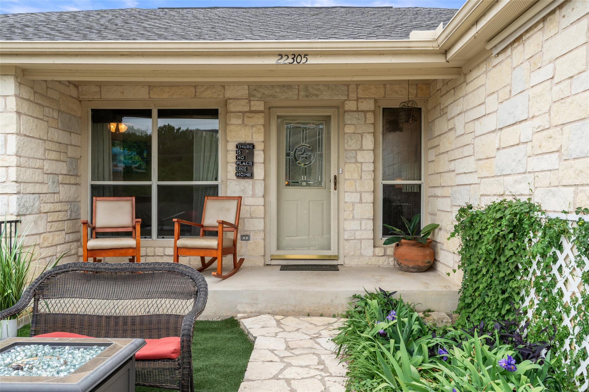 22305 Shotts Dr, Spicewood, TX 78669