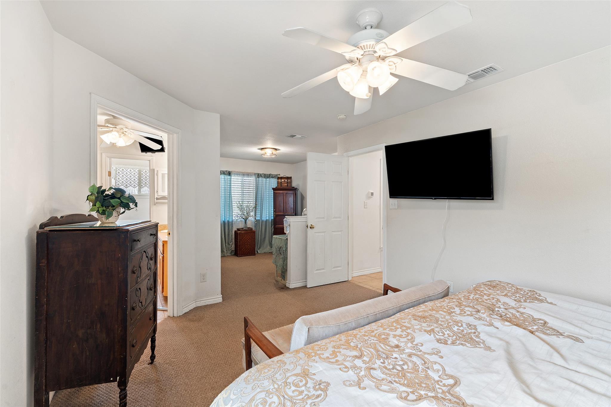 22305 Shotts Dr, Spicewood, TX 78669