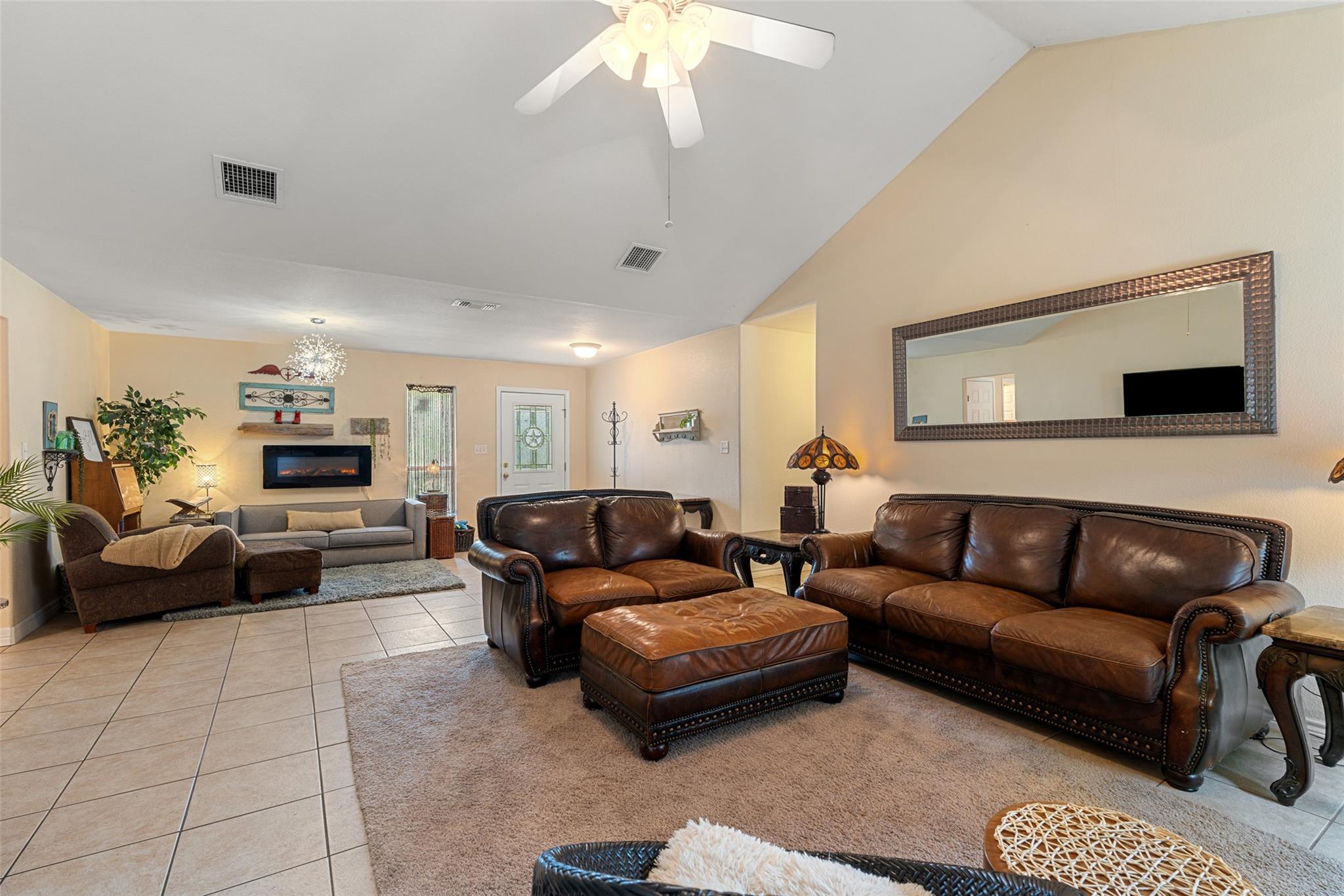 22305 Shotts Dr, Spicewood, TX 78669