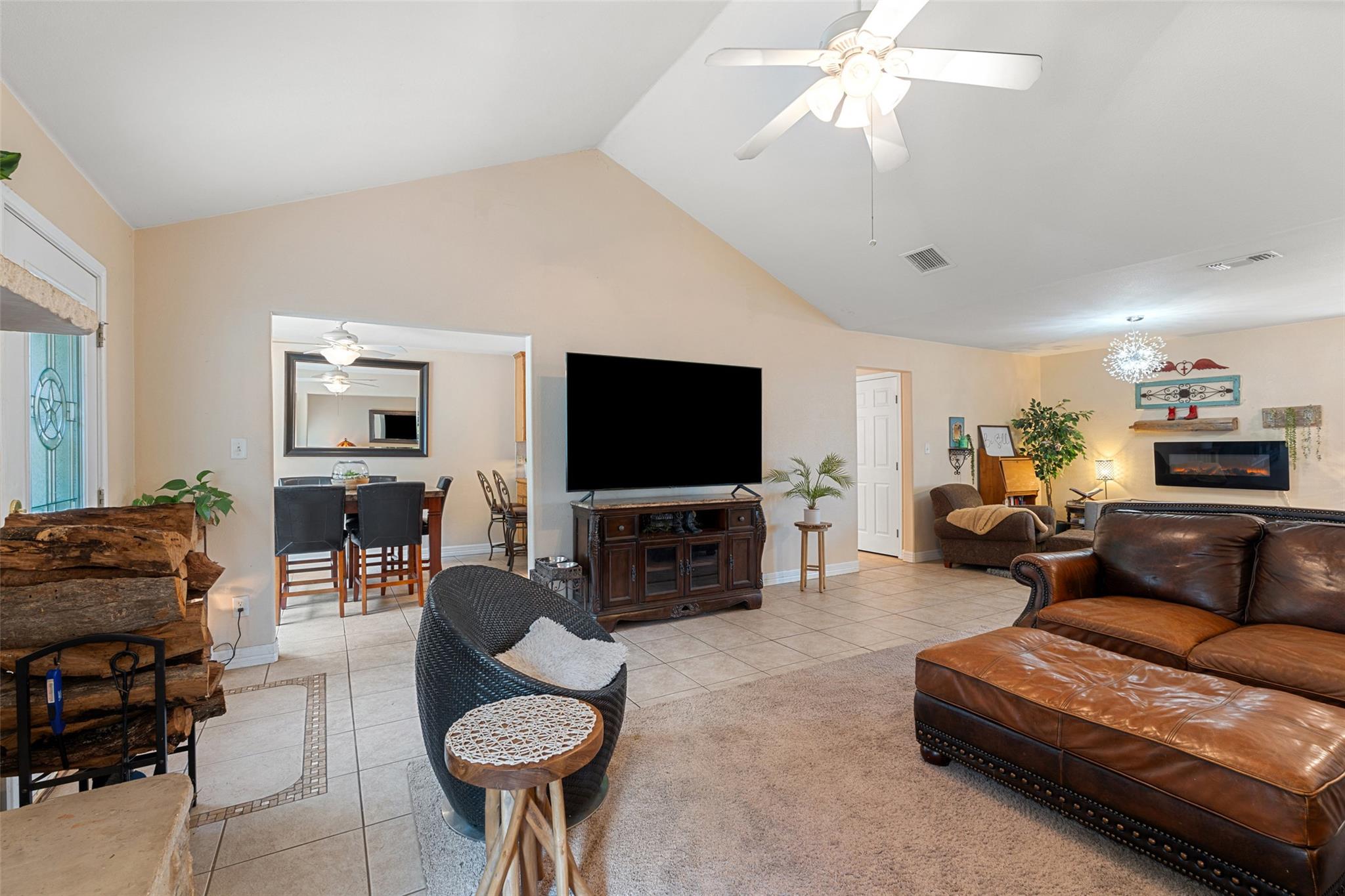 22305 Shotts Dr, Spicewood, TX 78669