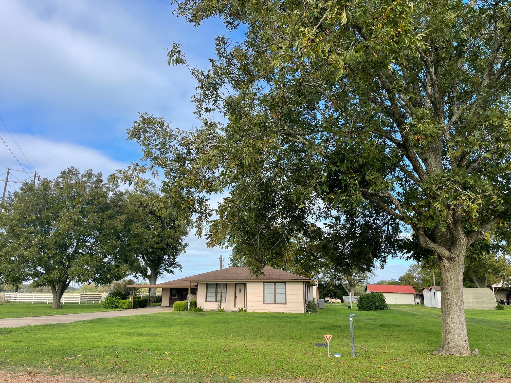 741A Muzny Rd, La Grange, TX 78945