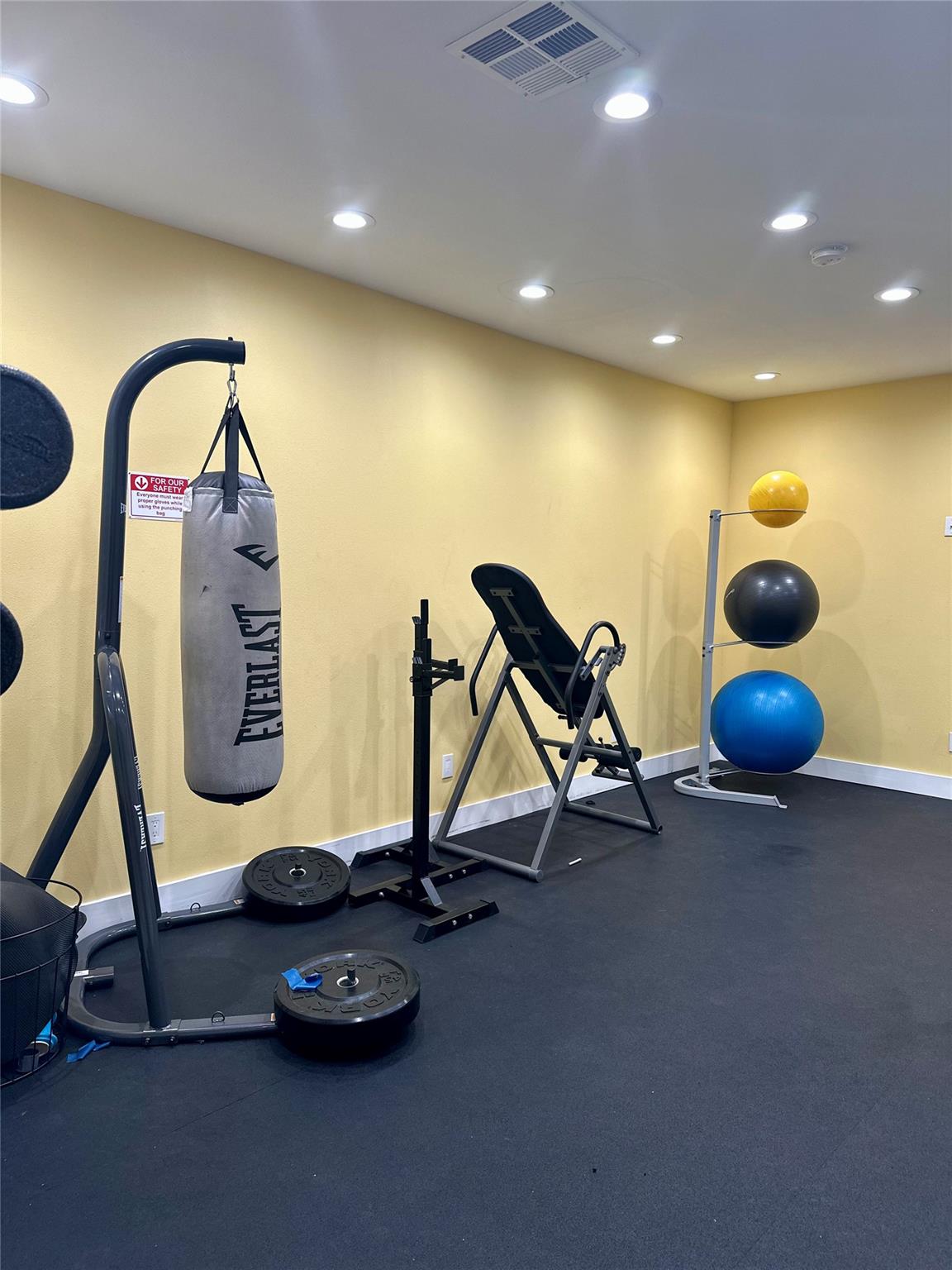 935 La Posada Dr # 243, Austin, TX 78752