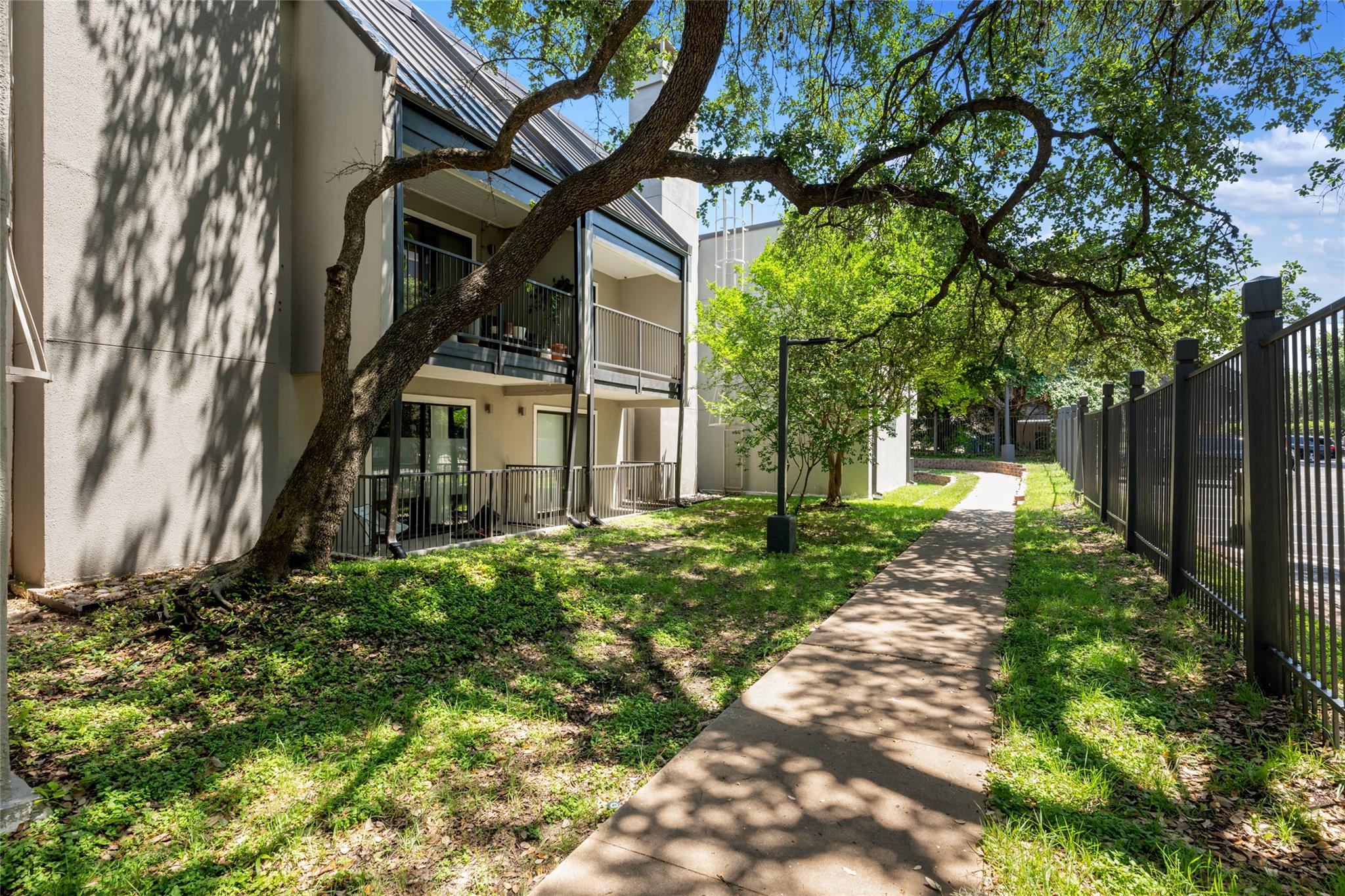 935 La Posada Dr # 243, Austin, TX 78752