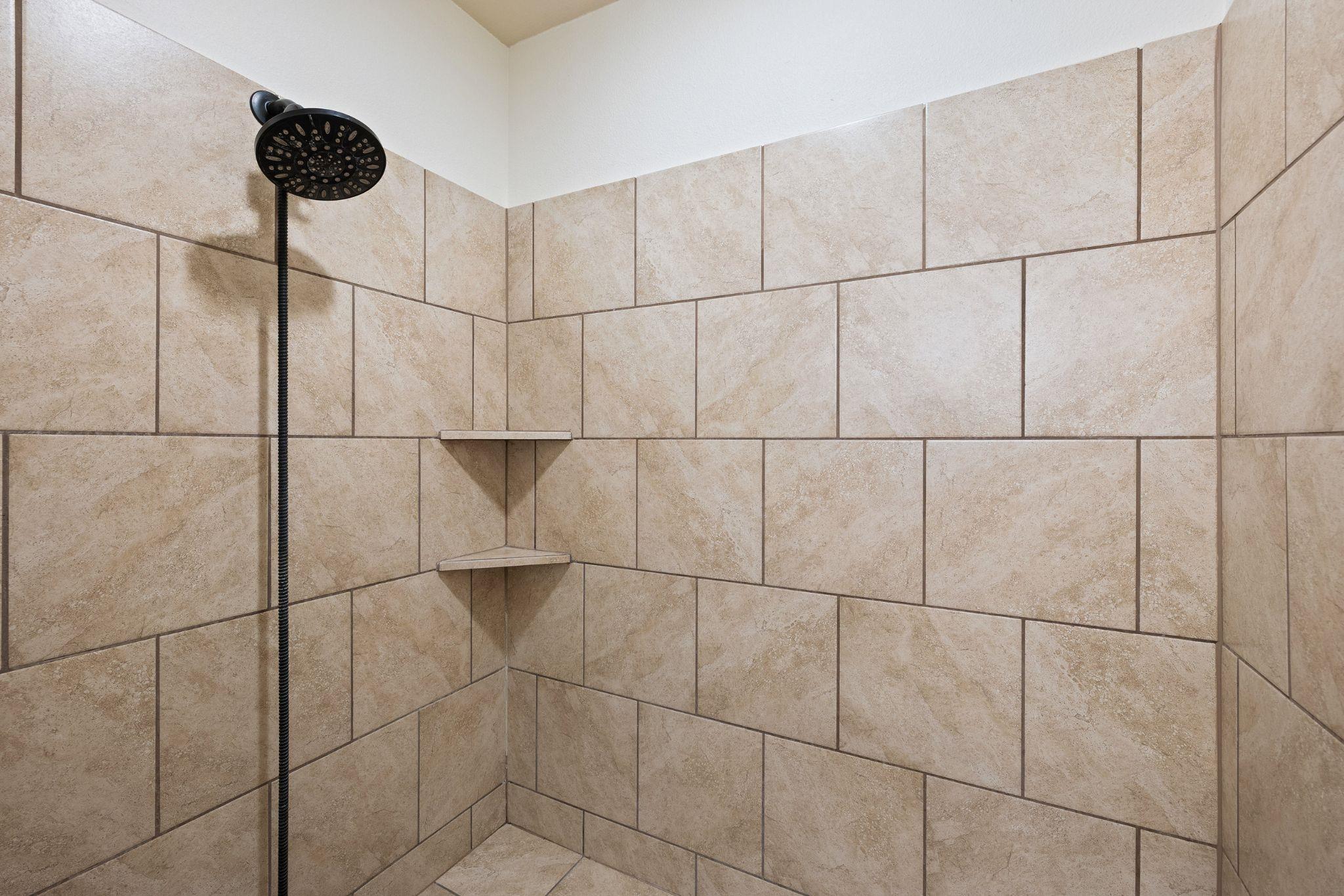 215 Maverick Cir, Horseshoe Bay, TX 78657