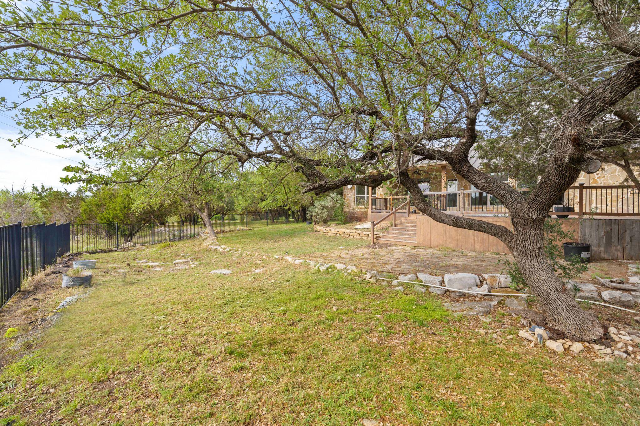 215 Maverick Cir, Horseshoe Bay, TX 78657