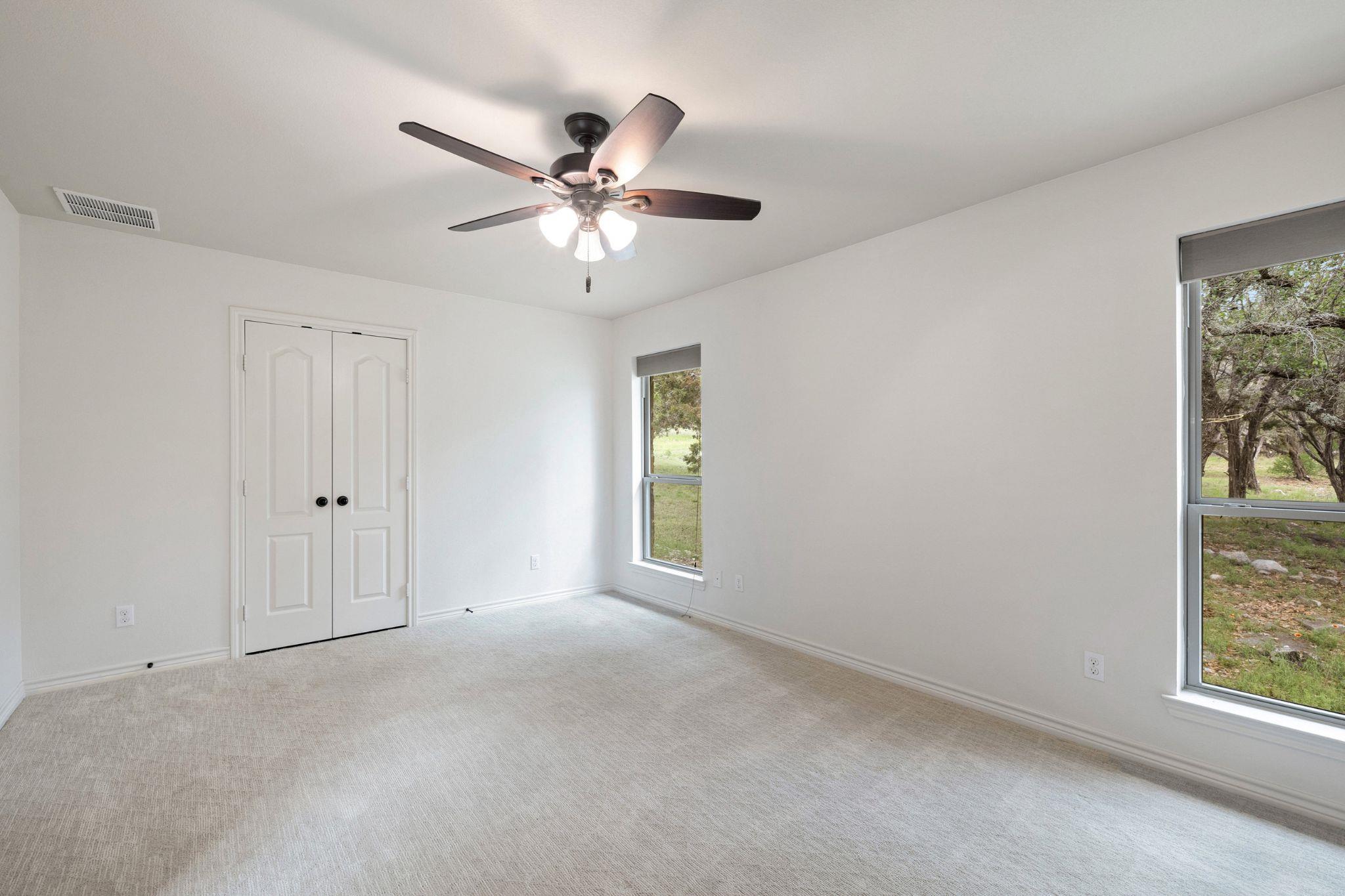 215 Maverick Cir, Horseshoe Bay, TX 78657