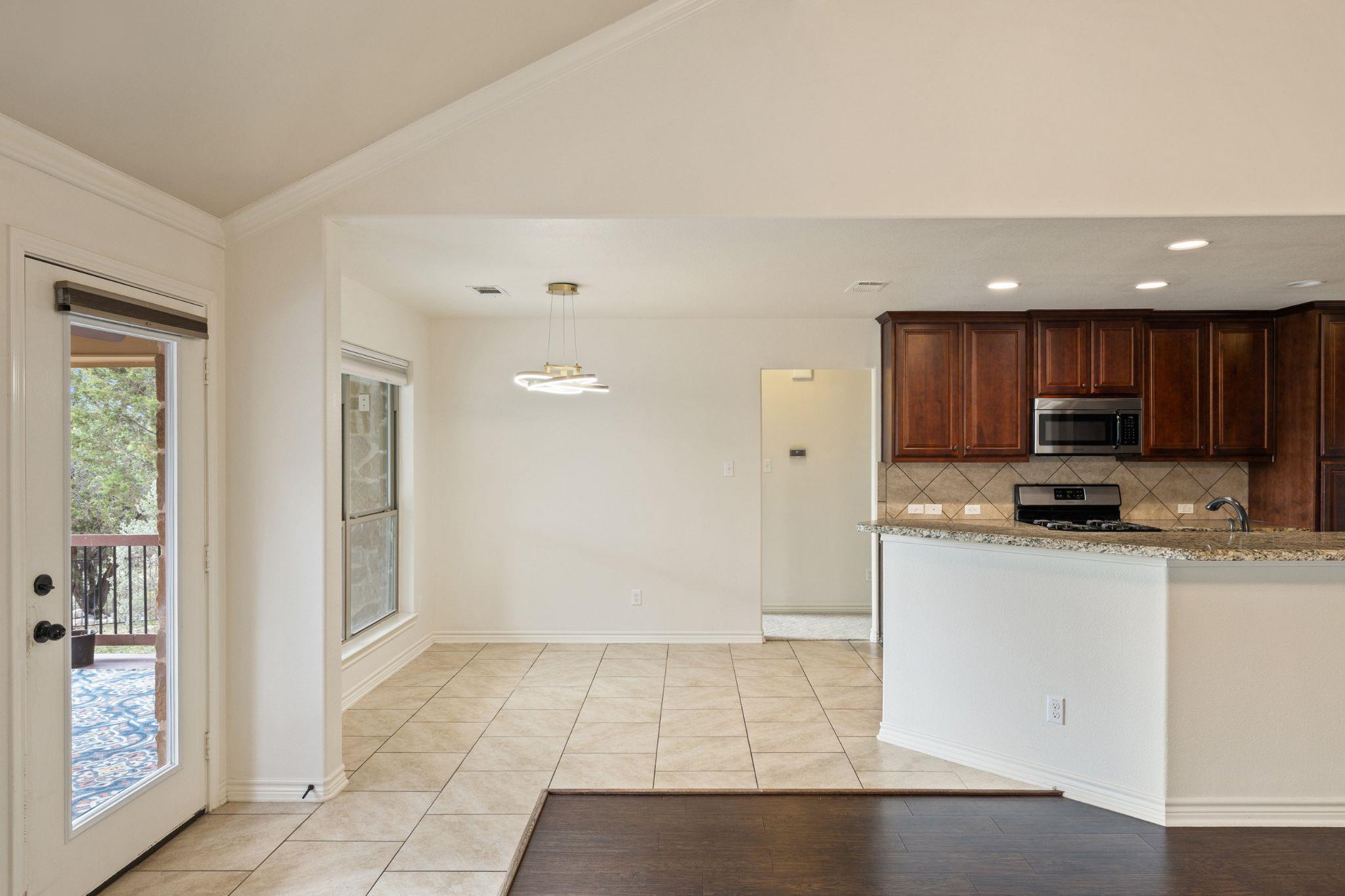 215 Maverick Cir, Horseshoe Bay, TX 78657