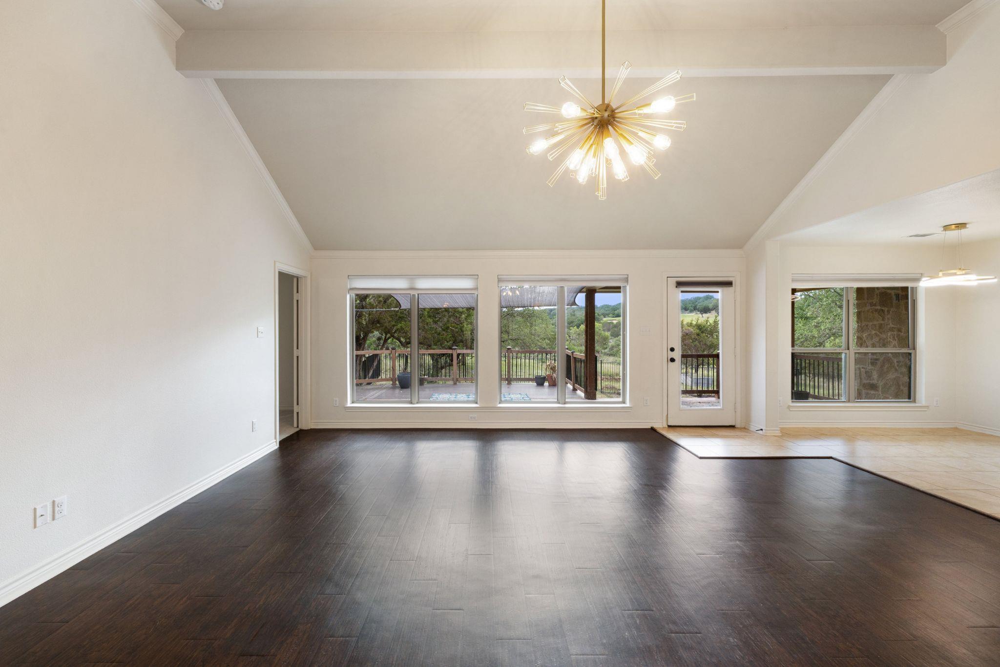 215 Maverick Cir, Horseshoe Bay, TX 78657