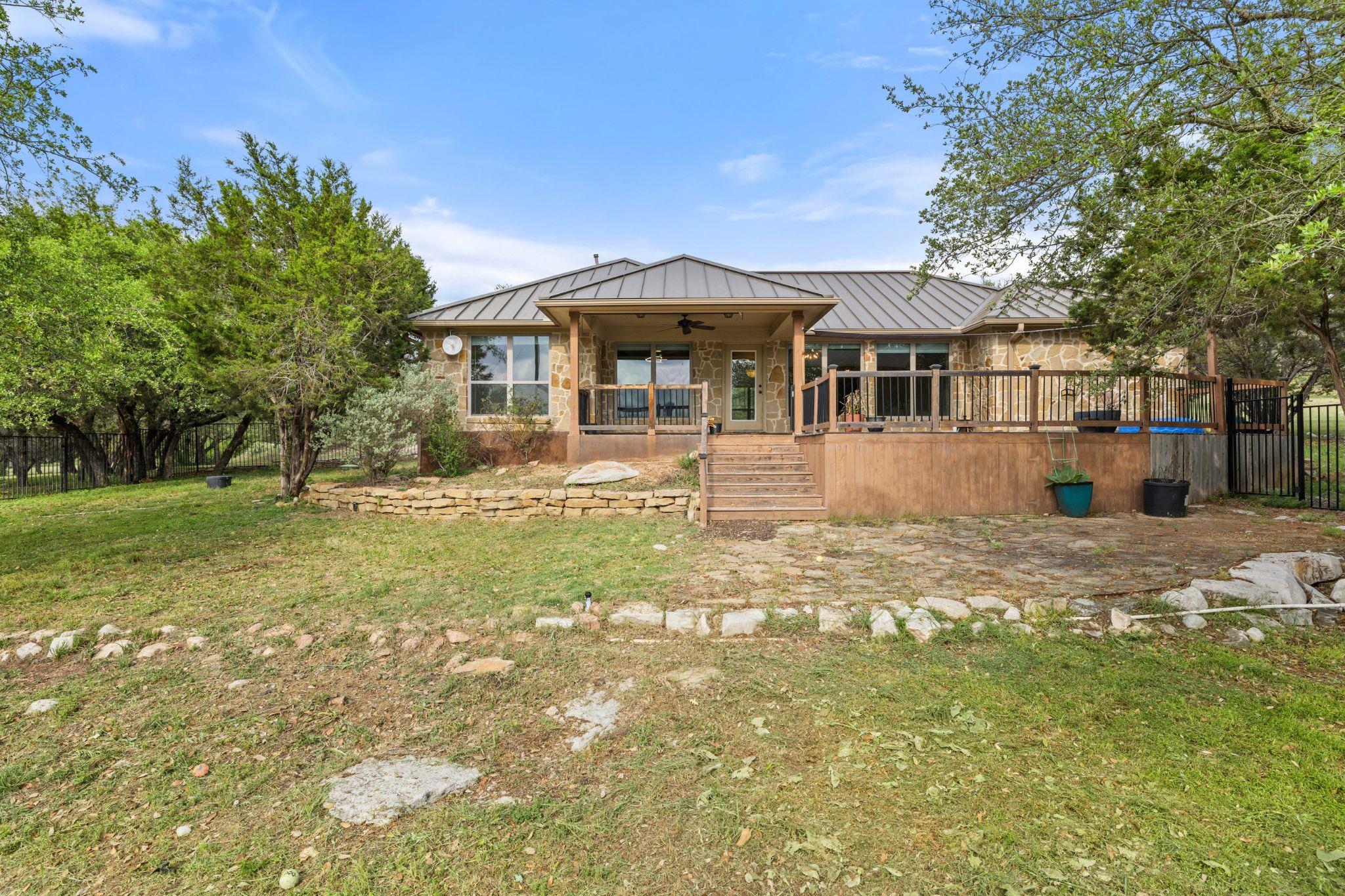 215 Maverick Cir, Horseshoe Bay, TX 78657
