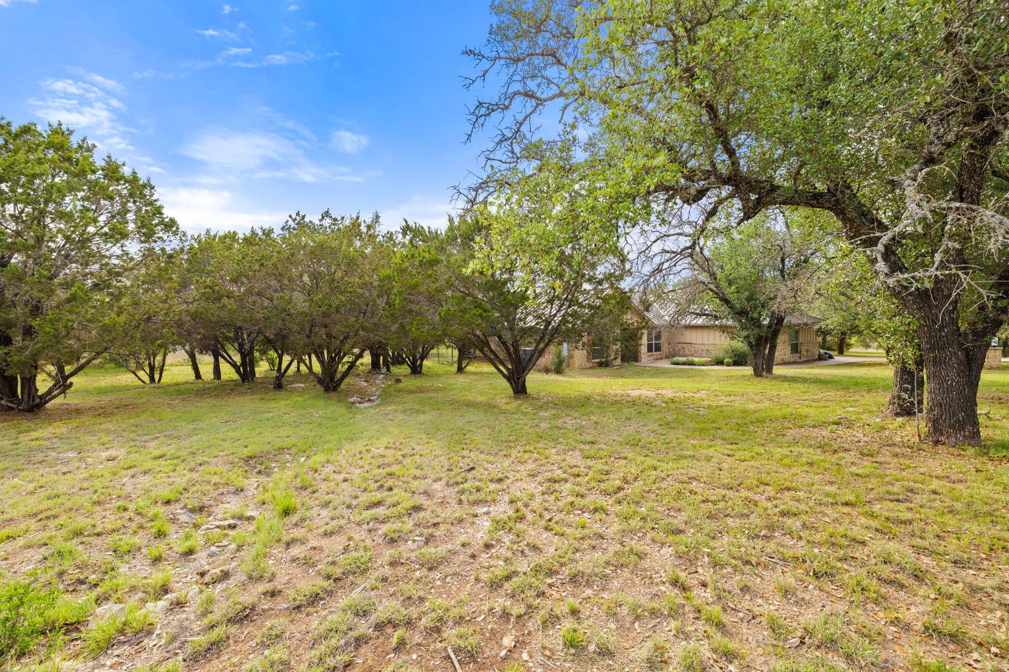 215 Maverick Cir, Horseshoe Bay, TX 78657