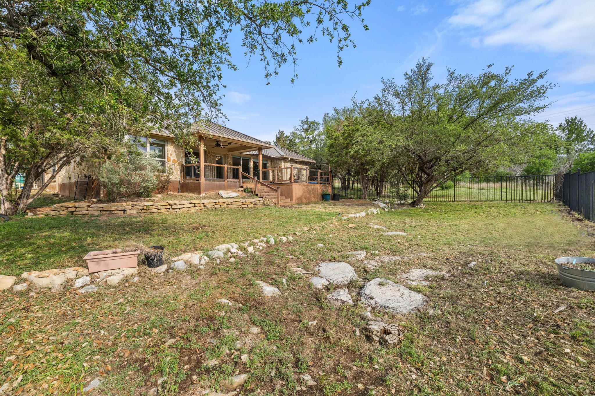 215 Maverick Cir, Horseshoe Bay, TX 78657
