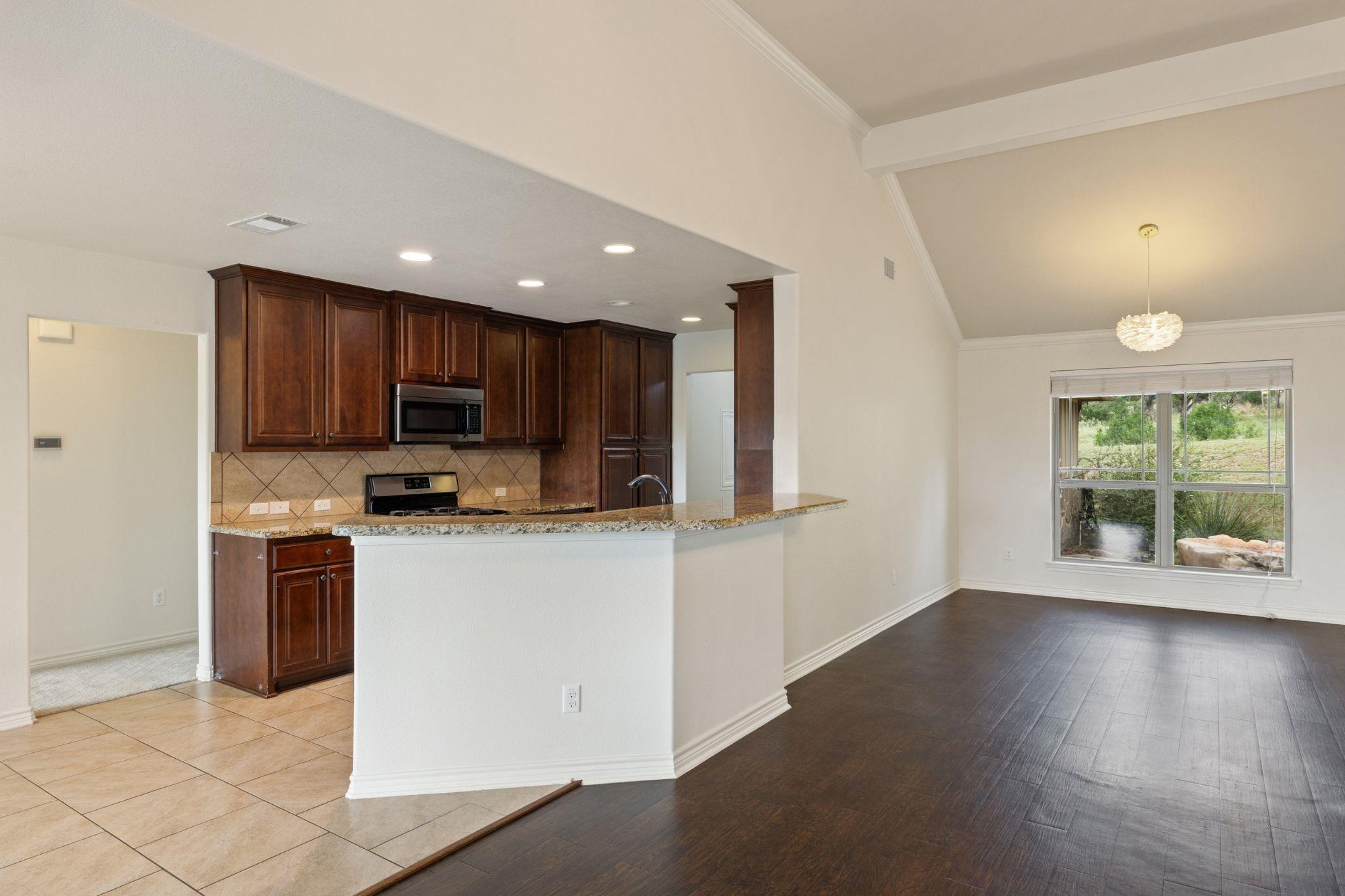 215 Maverick Cir, Horseshoe Bay, TX 78657