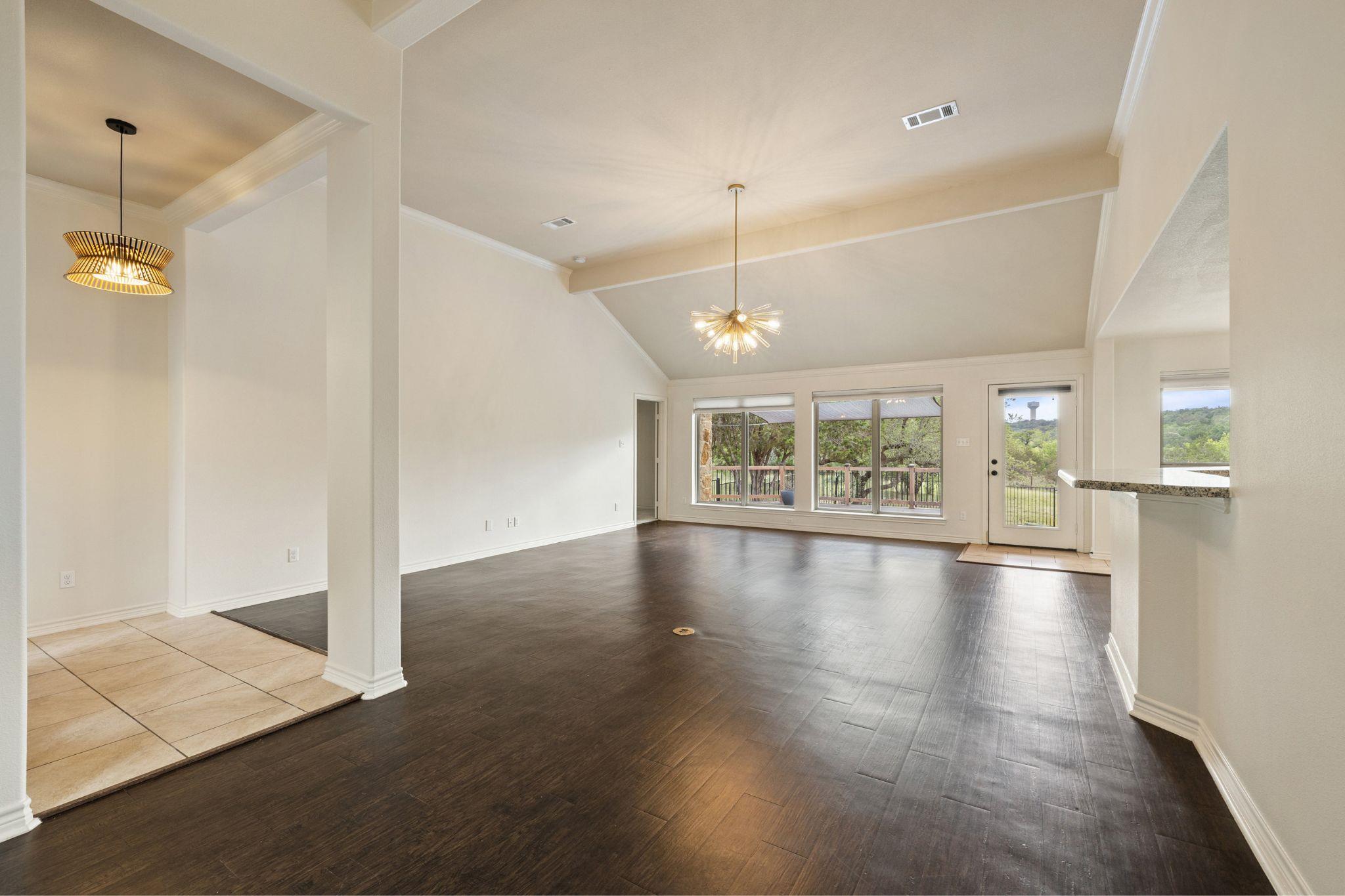 215 Maverick Cir, Horseshoe Bay, TX 78657