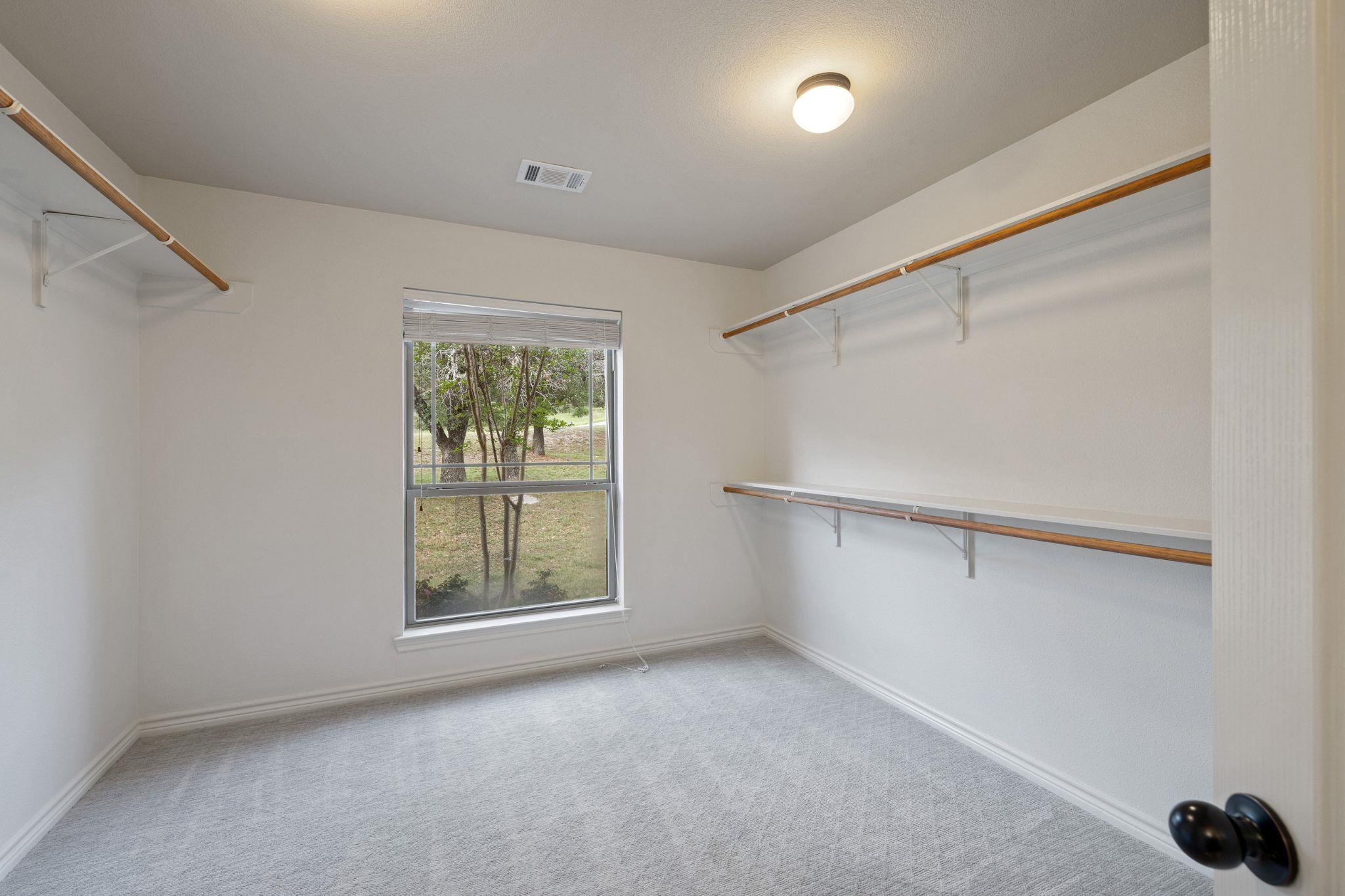 215 Maverick Cir, Horseshoe Bay, TX 78657