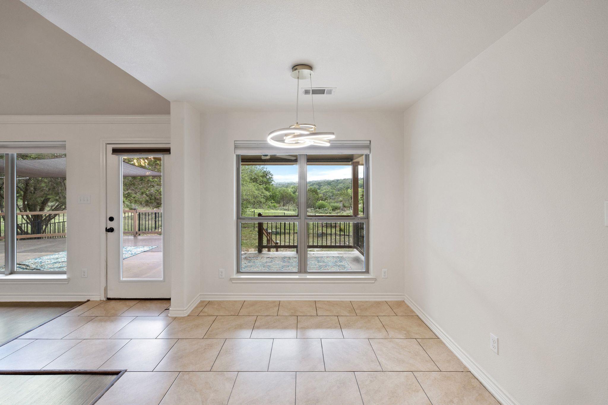 215 Maverick Cir, Horseshoe Bay, TX 78657