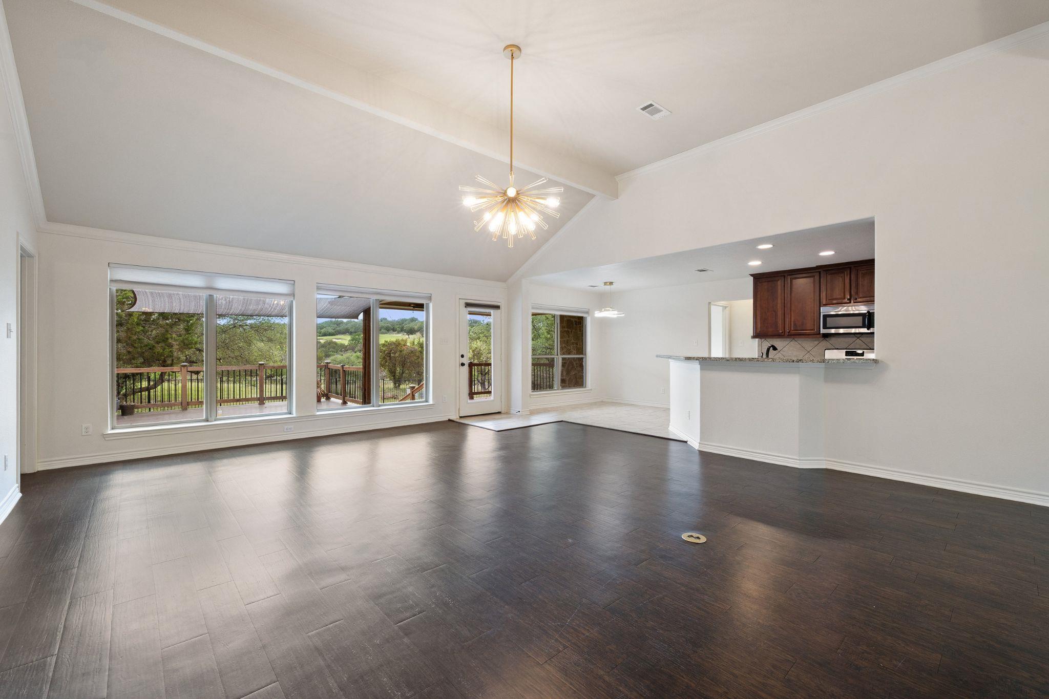 215 Maverick Cir, Horseshoe Bay, TX 78657