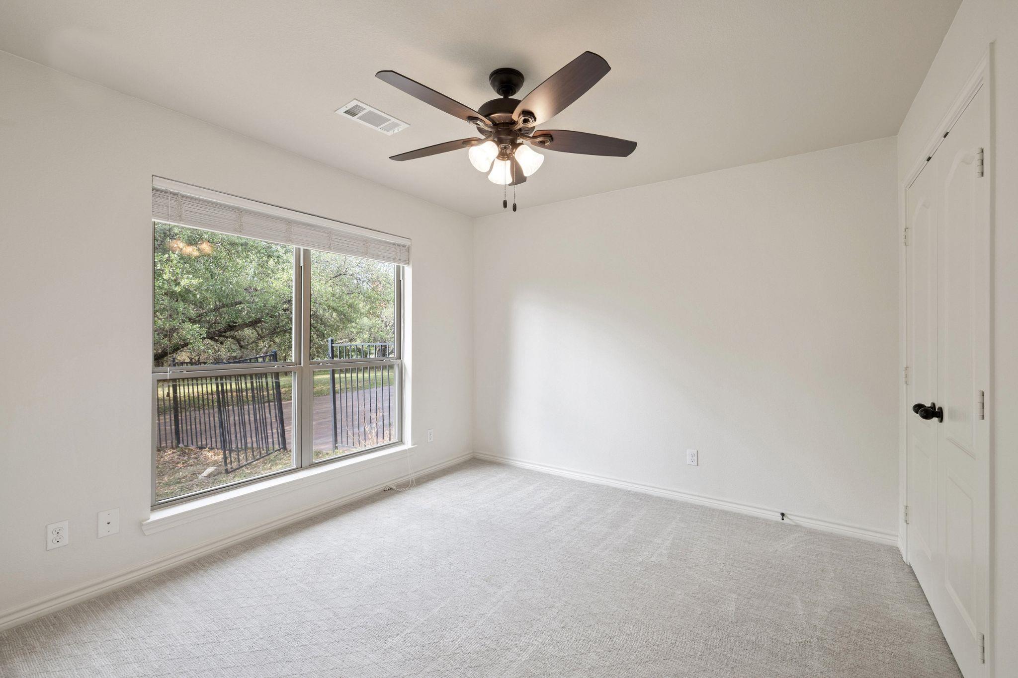 215 Maverick Cir, Horseshoe Bay, TX 78657