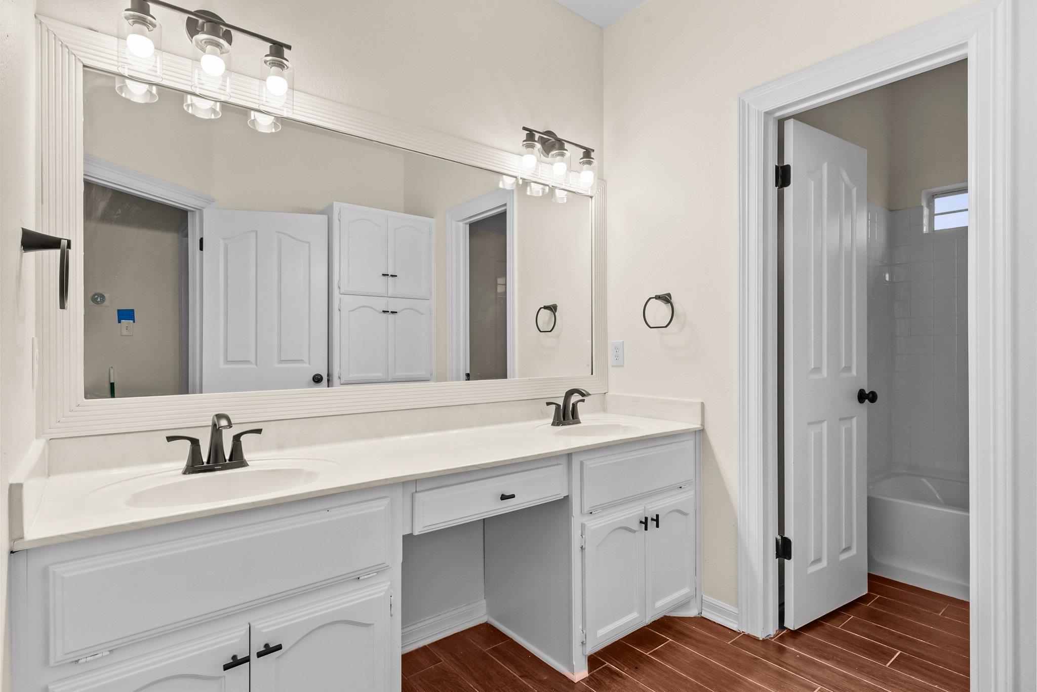 320 Woodland Oaks Trl, Buda, TX 78610