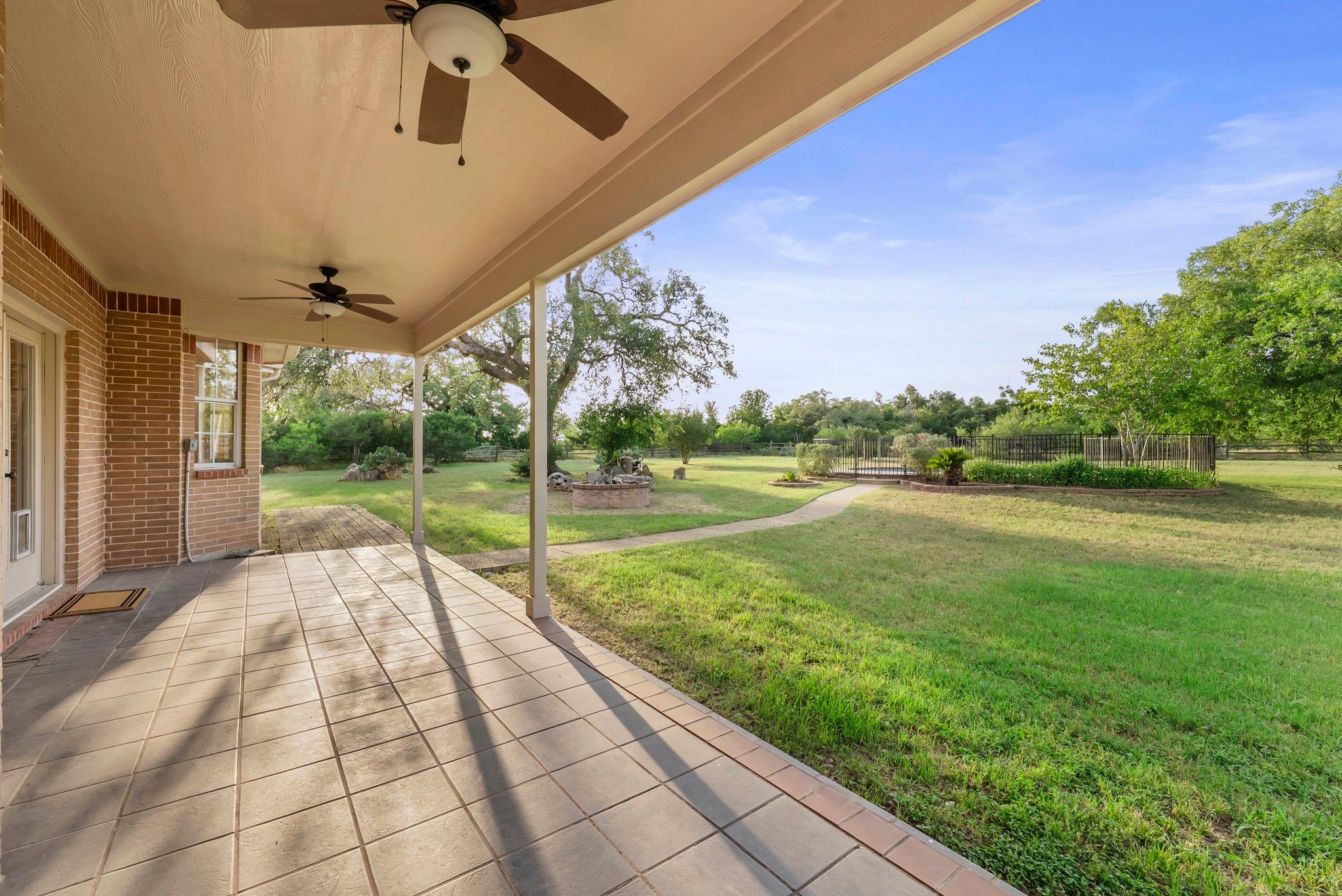 320 Woodland Oaks Trl, Buda, TX 78610