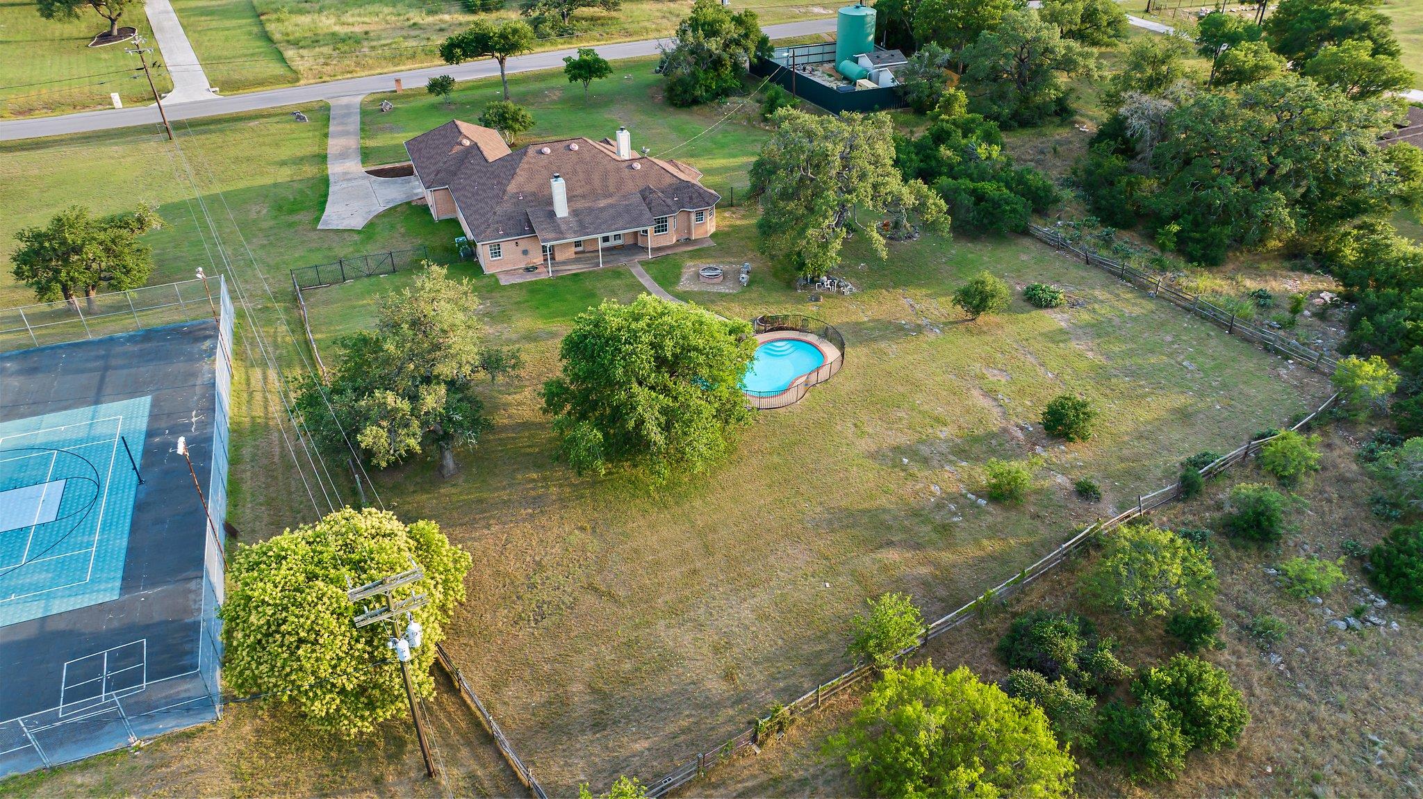 320 Woodland Oaks Trl, Buda, TX 78610