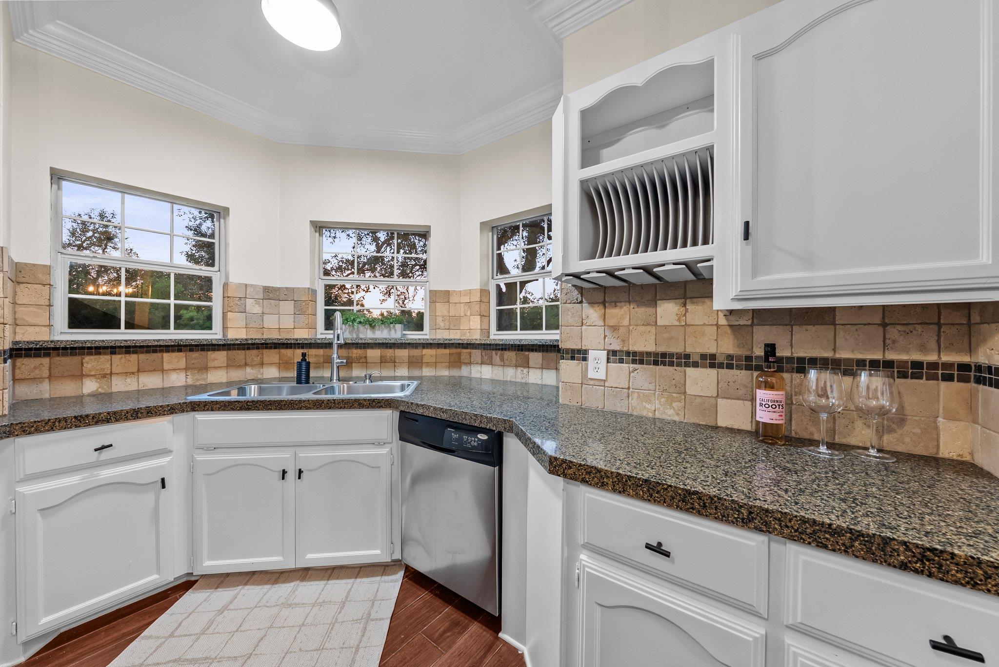 320 Woodland Oaks Trl, Buda, TX 78610