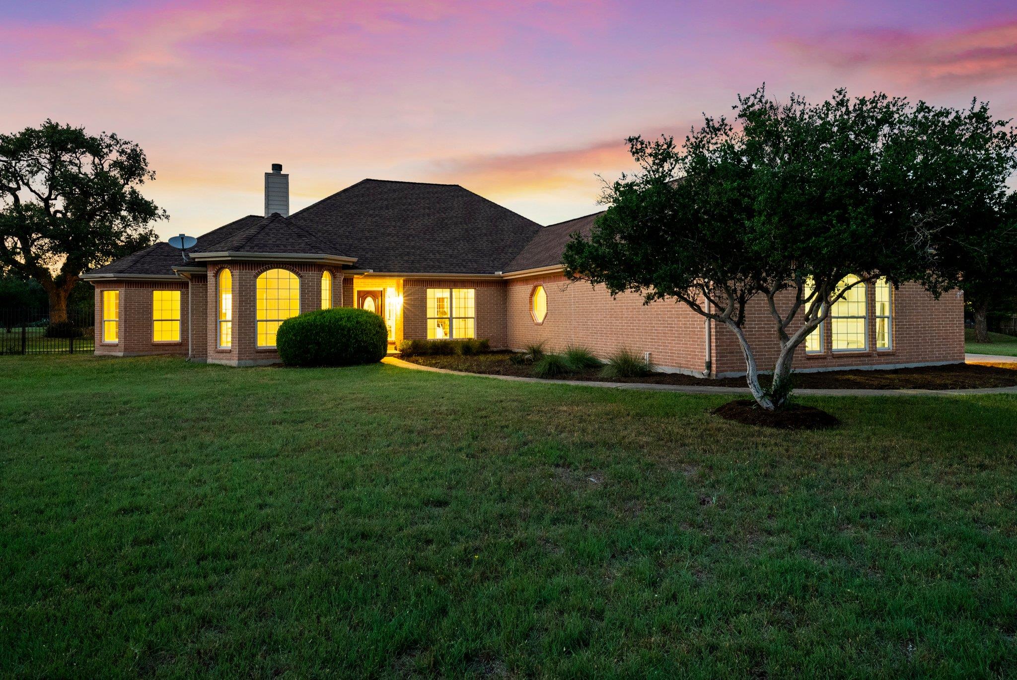 320 Woodland Oaks Trl, Buda, TX 78610